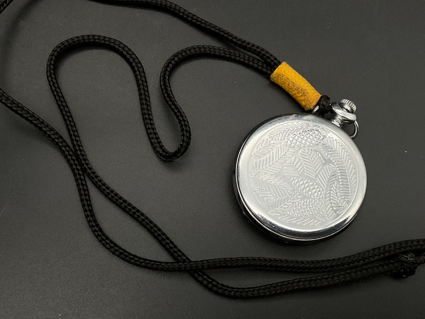 Silberfarbige SEKONDA Taschenuhr 905