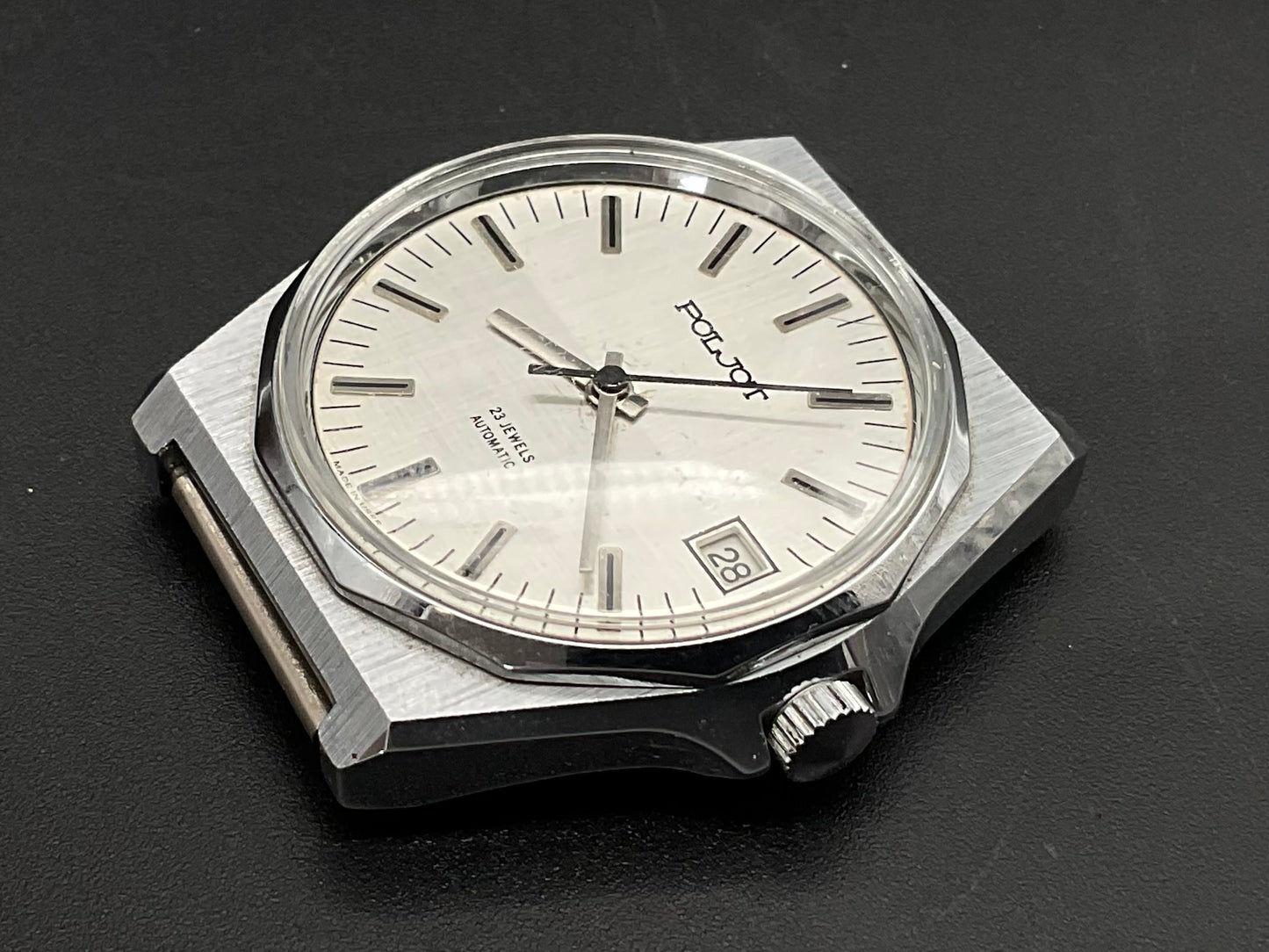 Silberfarbige POWOT Uhr