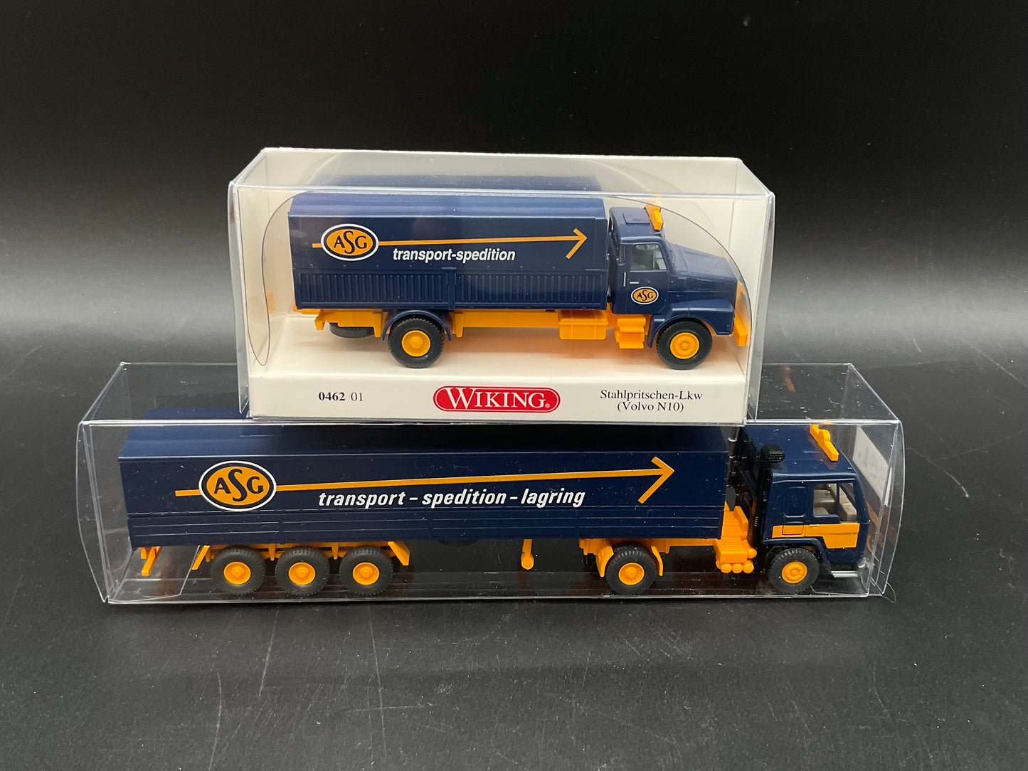 Stahlpritschen-LKW und Fernlastzug von Wiking