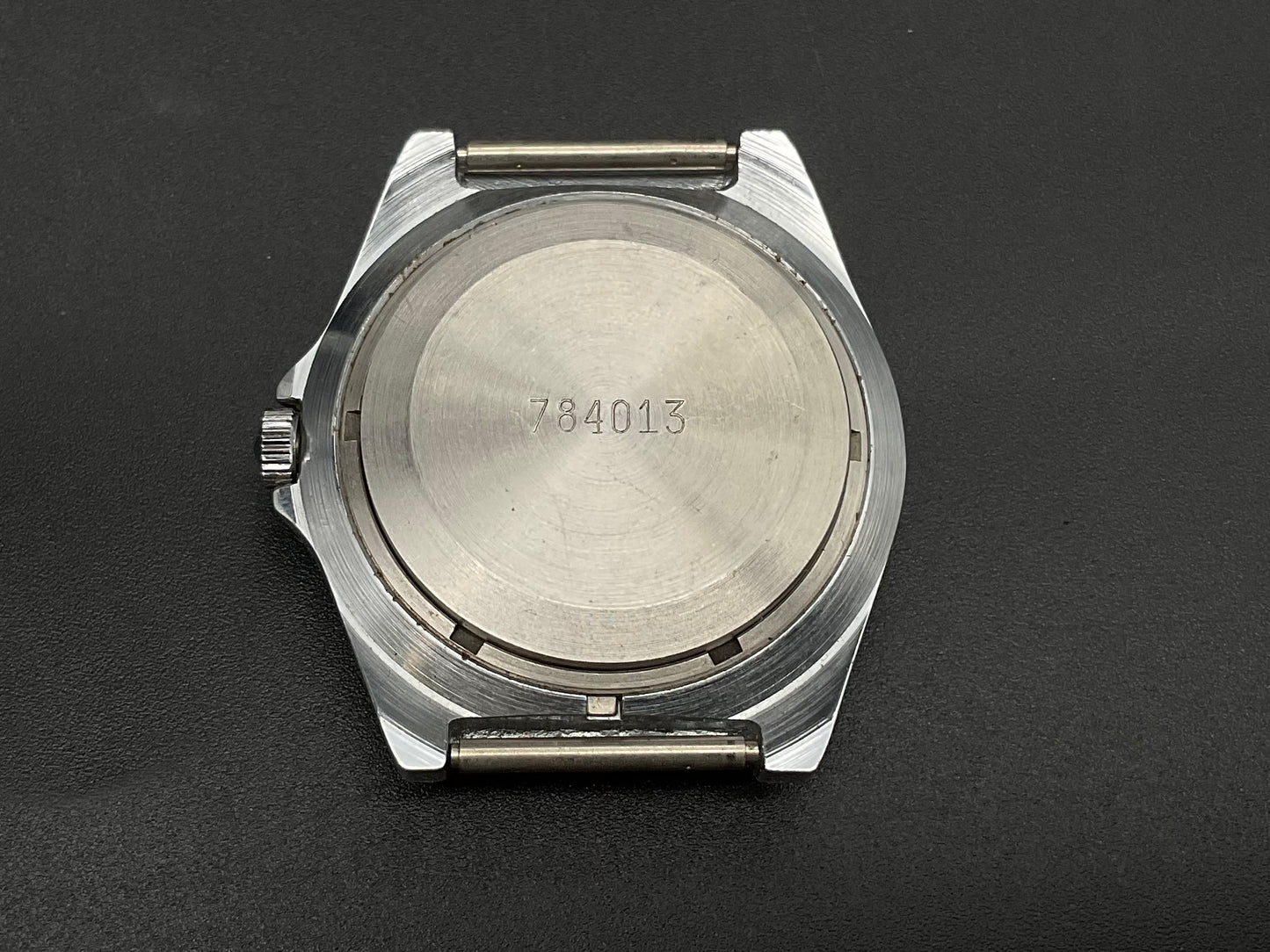 Silberfarbige POWOT Uhr