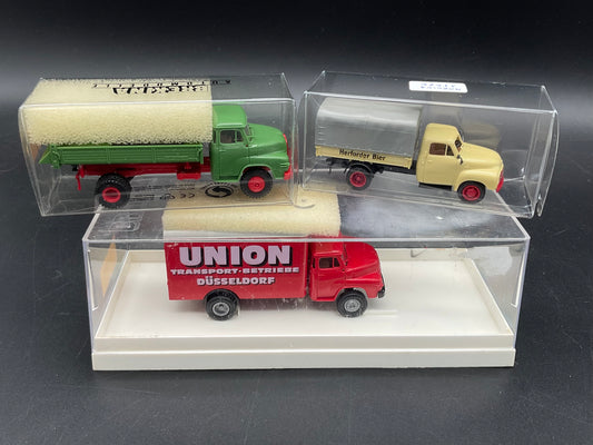 Drei unterschiedliche Transporter von Brekina
