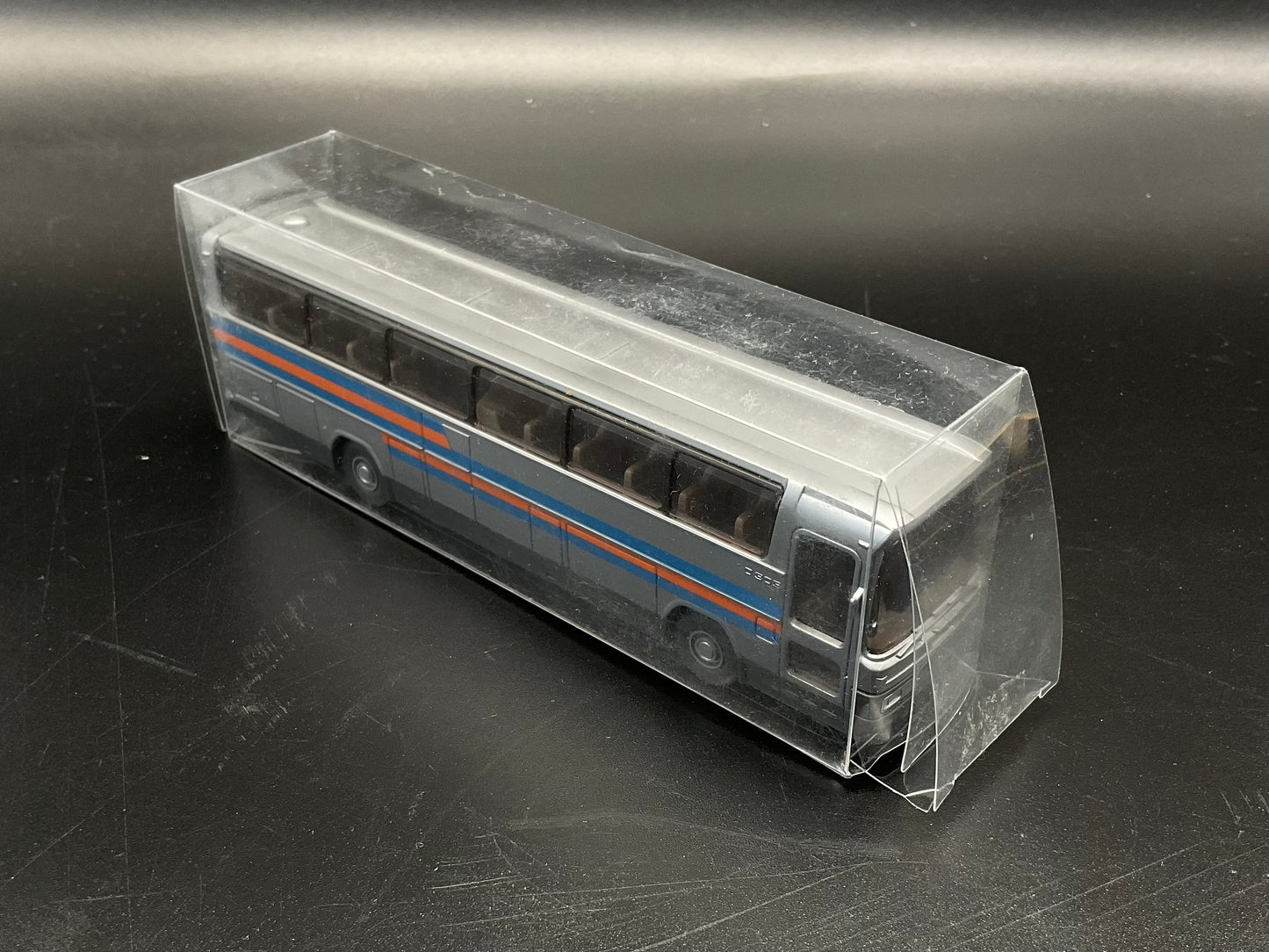 Vier Wiking Modellbusse