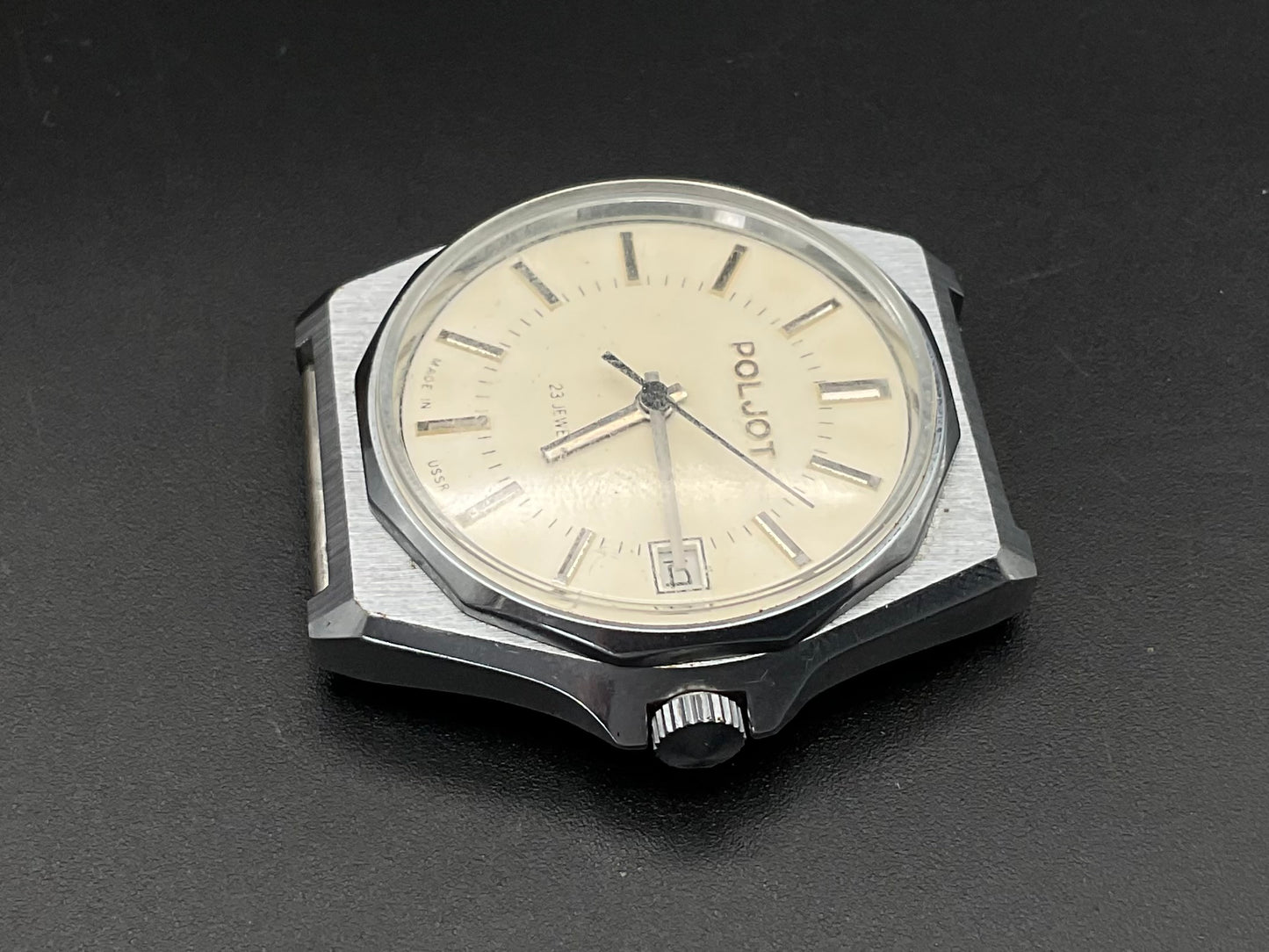 Silberfarbige PoLJOT Uhr