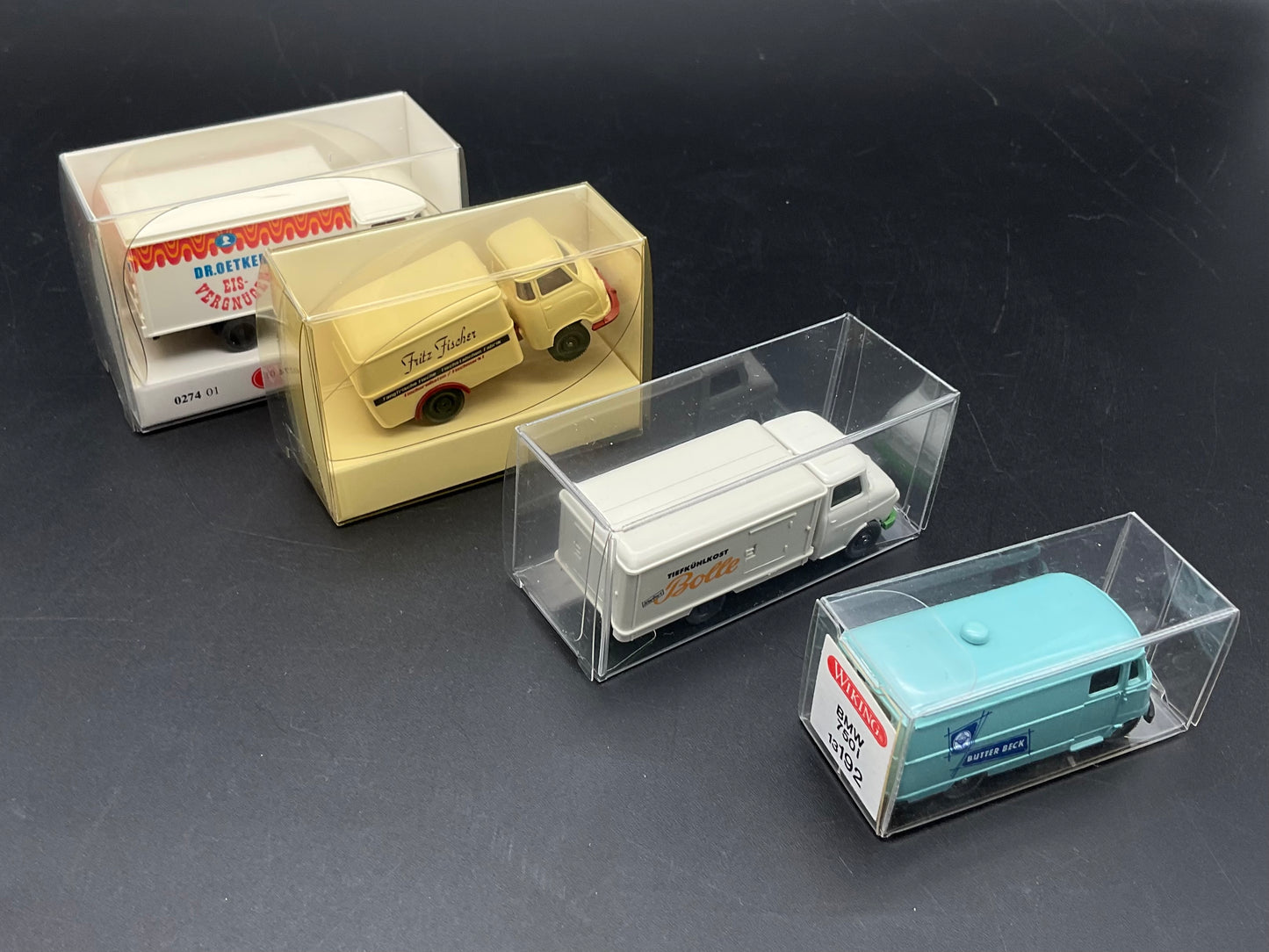 Vier Transporter von Wiking