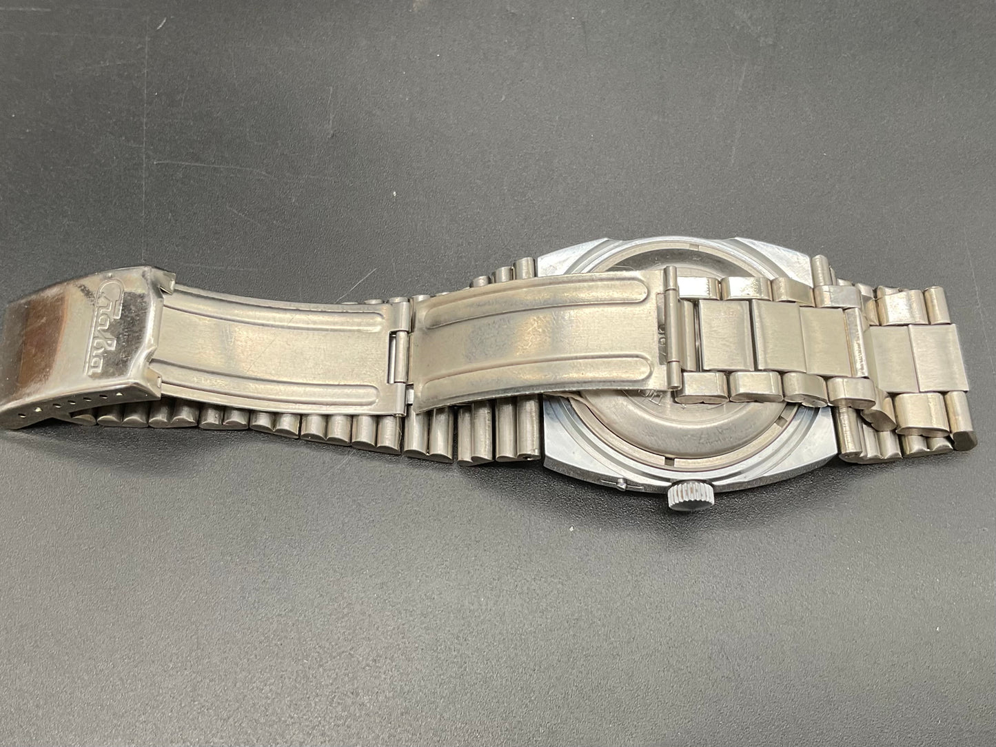 Silberfarbige Slava Uhr