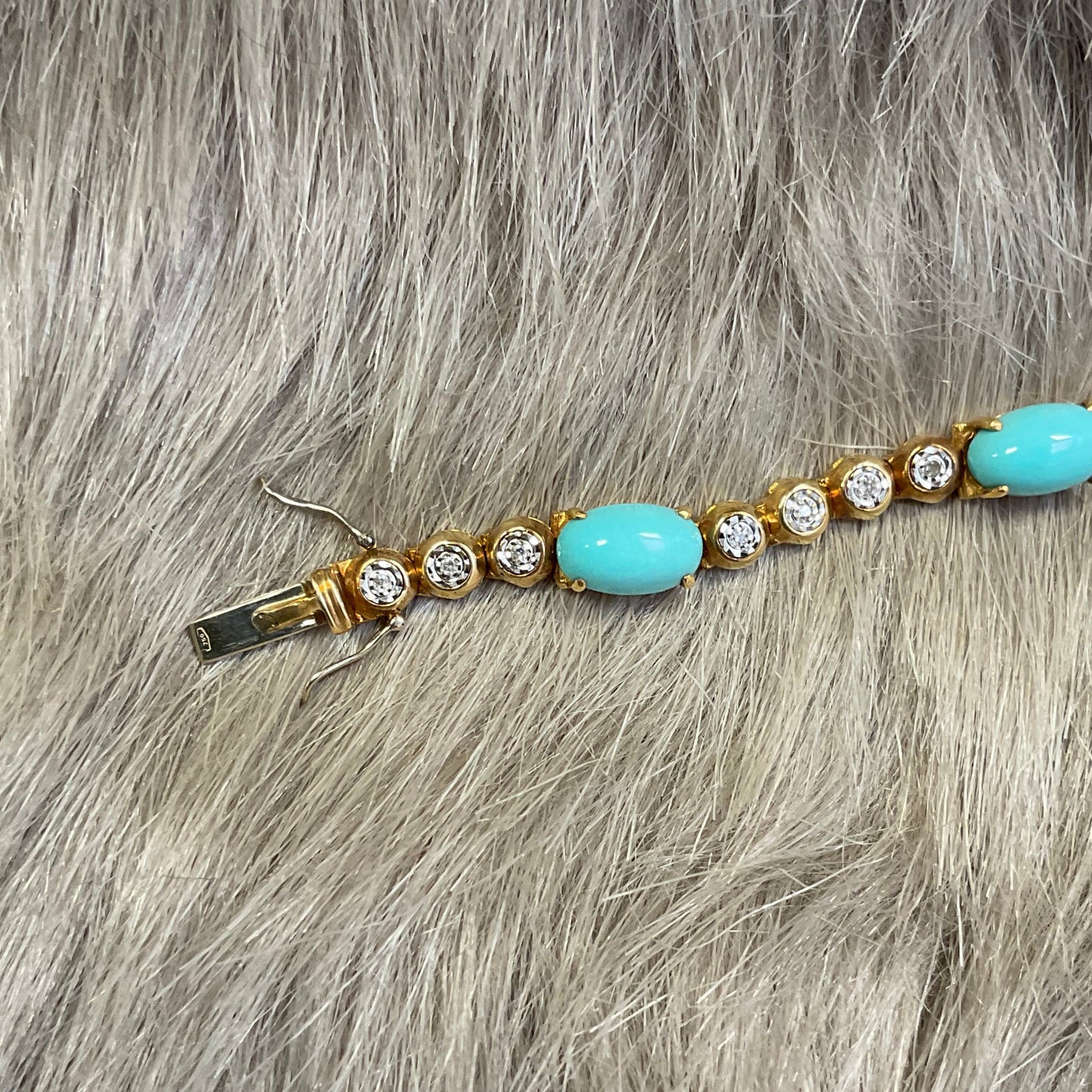 Atemberaubendes 750er Goldarmband