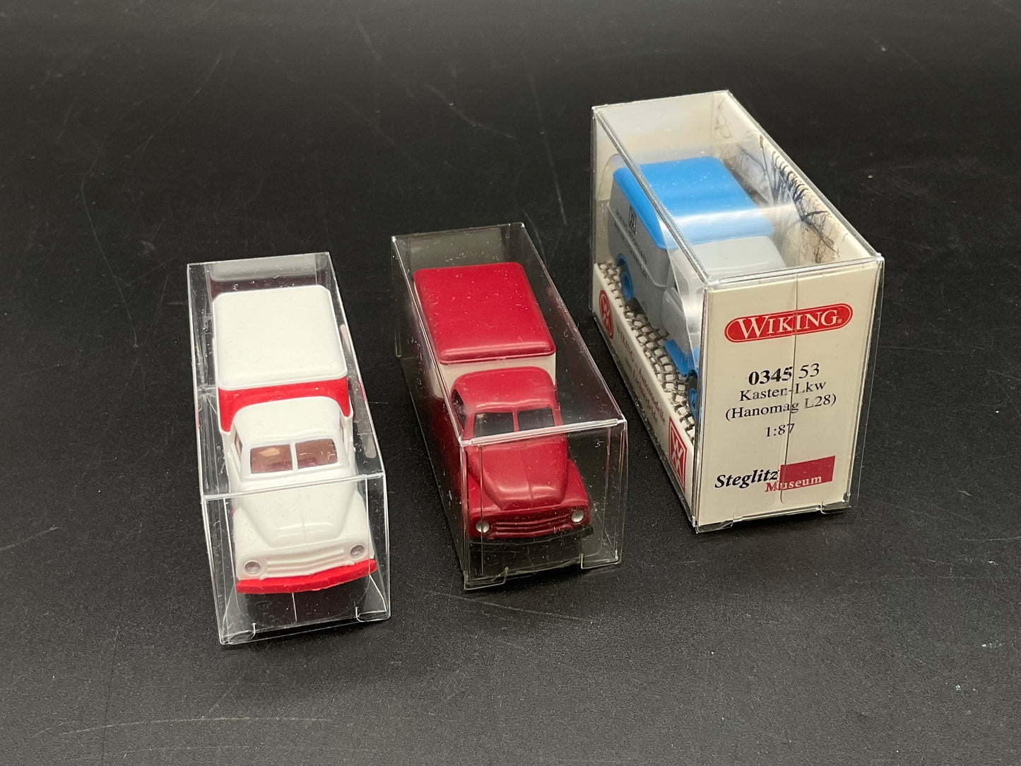 Drei Kasten-LKW von Wiking