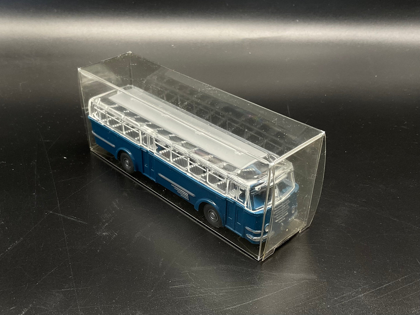 Vier Wiking Modellbusse