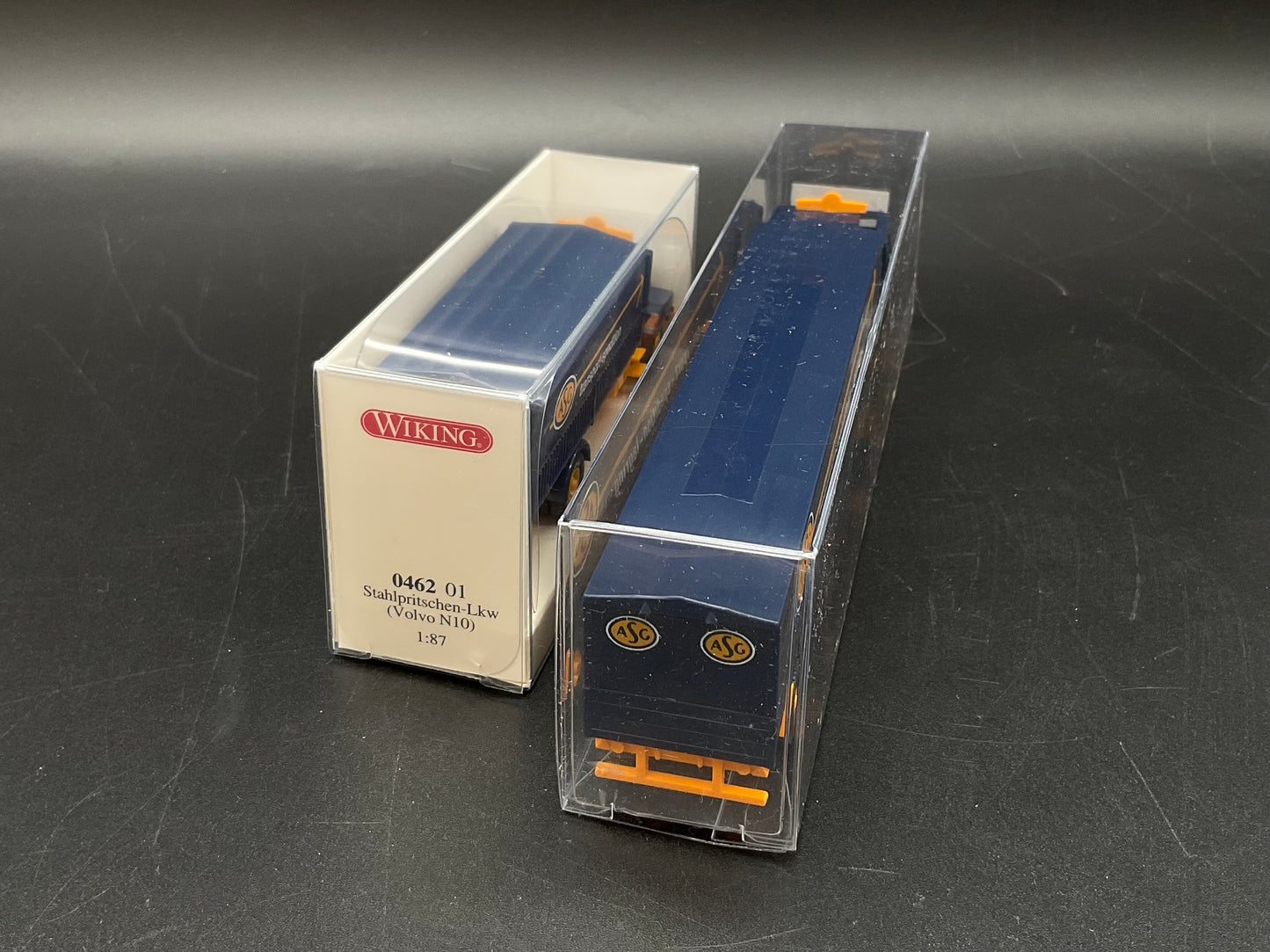 Stahlpritschen-LKW und Fernlastzug von Wiking
