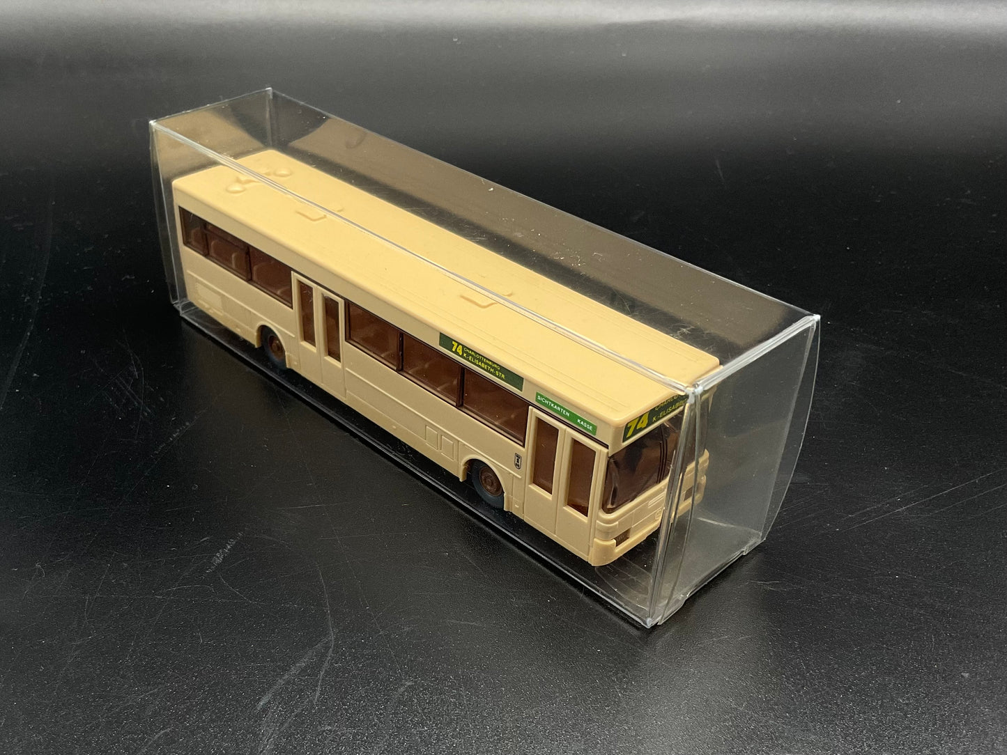 Vier Wiking Modellbusse