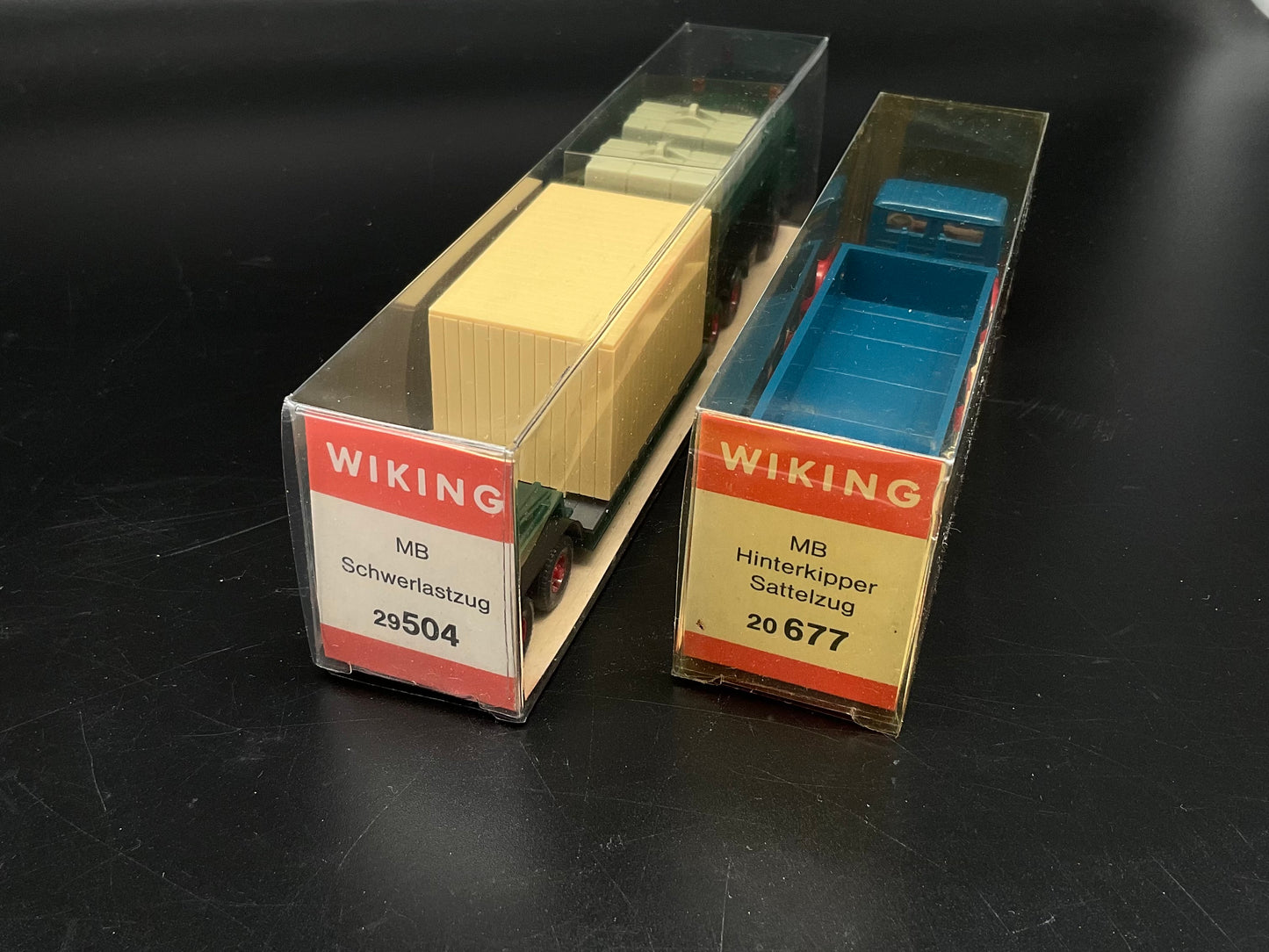 Zwei Wiking LKW-Modelle