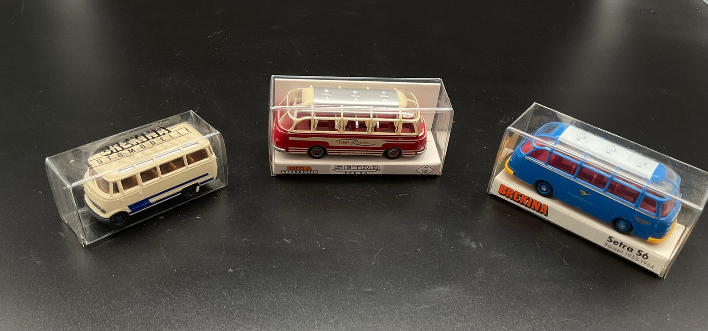 Drei Brekina Modellbusse