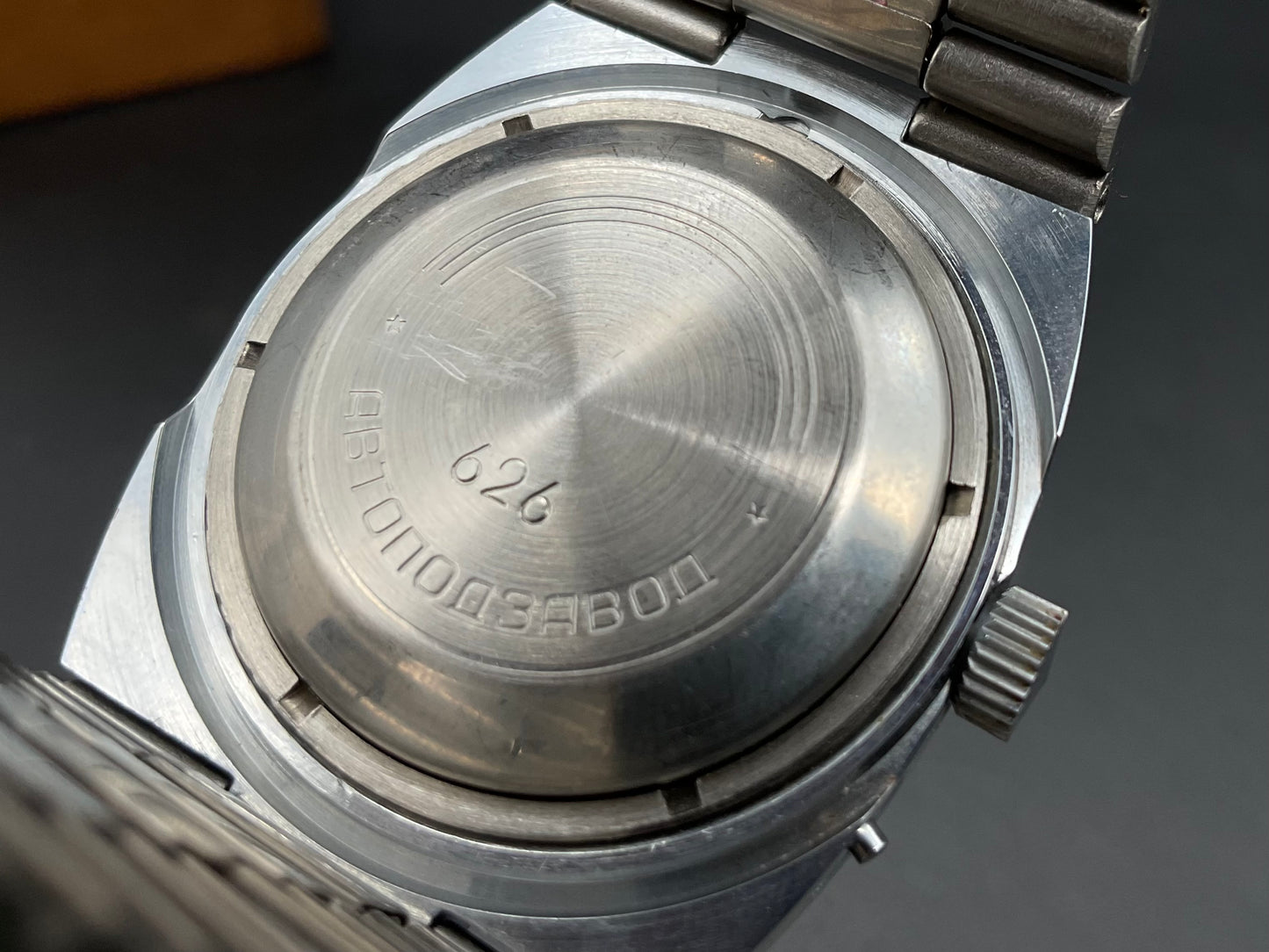 Silberfarbige Slava Uhr