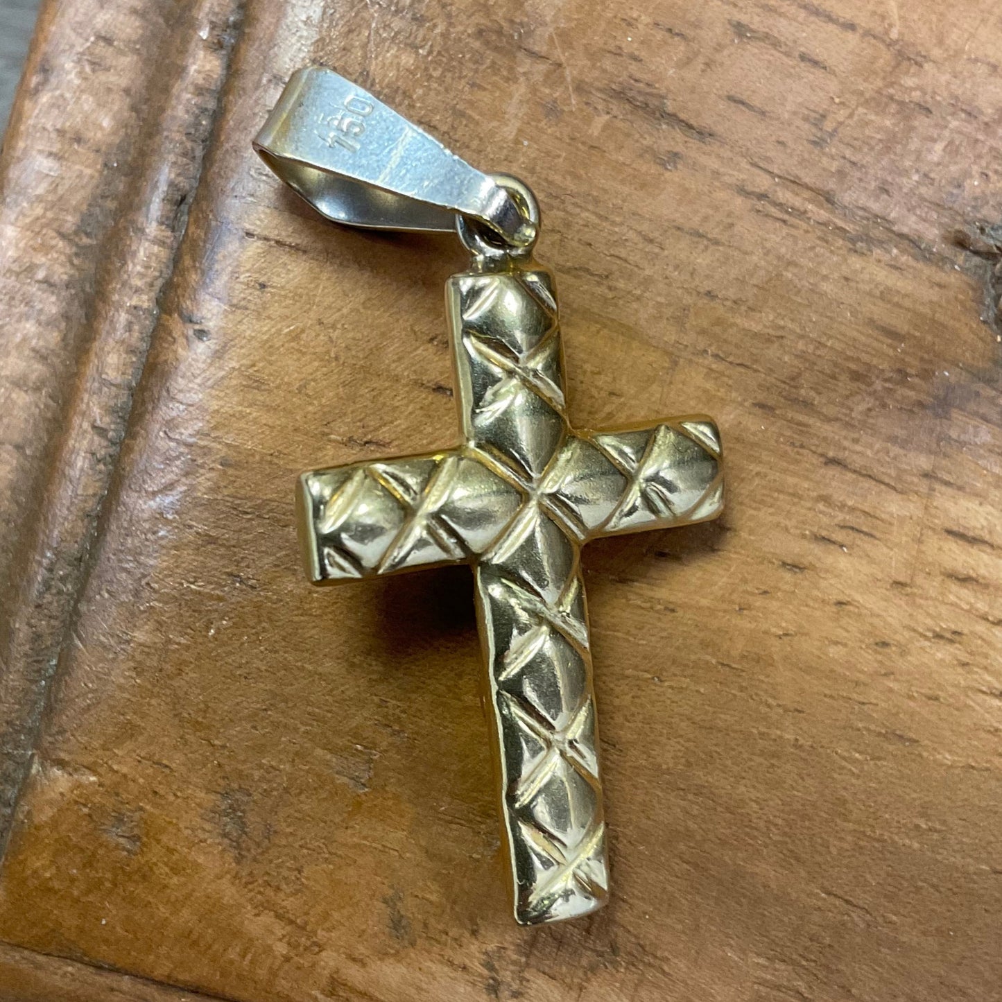 Goldkettenanhänger mit Jesusmotiv: Ein Symbol der Glaubensstärke