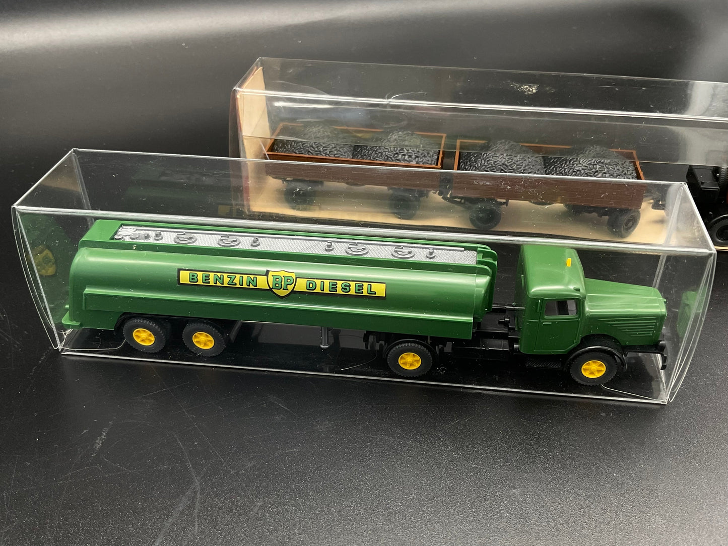 Wiking zwei Sattelzug-LKWs
