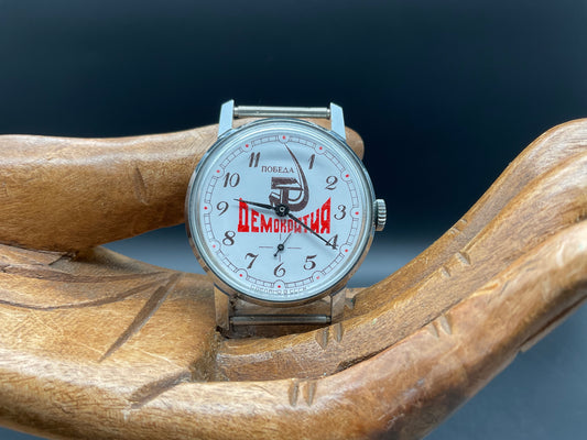 Silberfarbige Russische Uhr              905