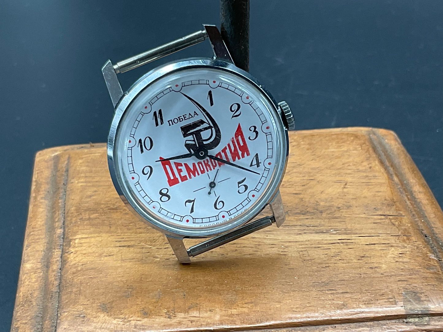 Silberfarbige Russische Uhr