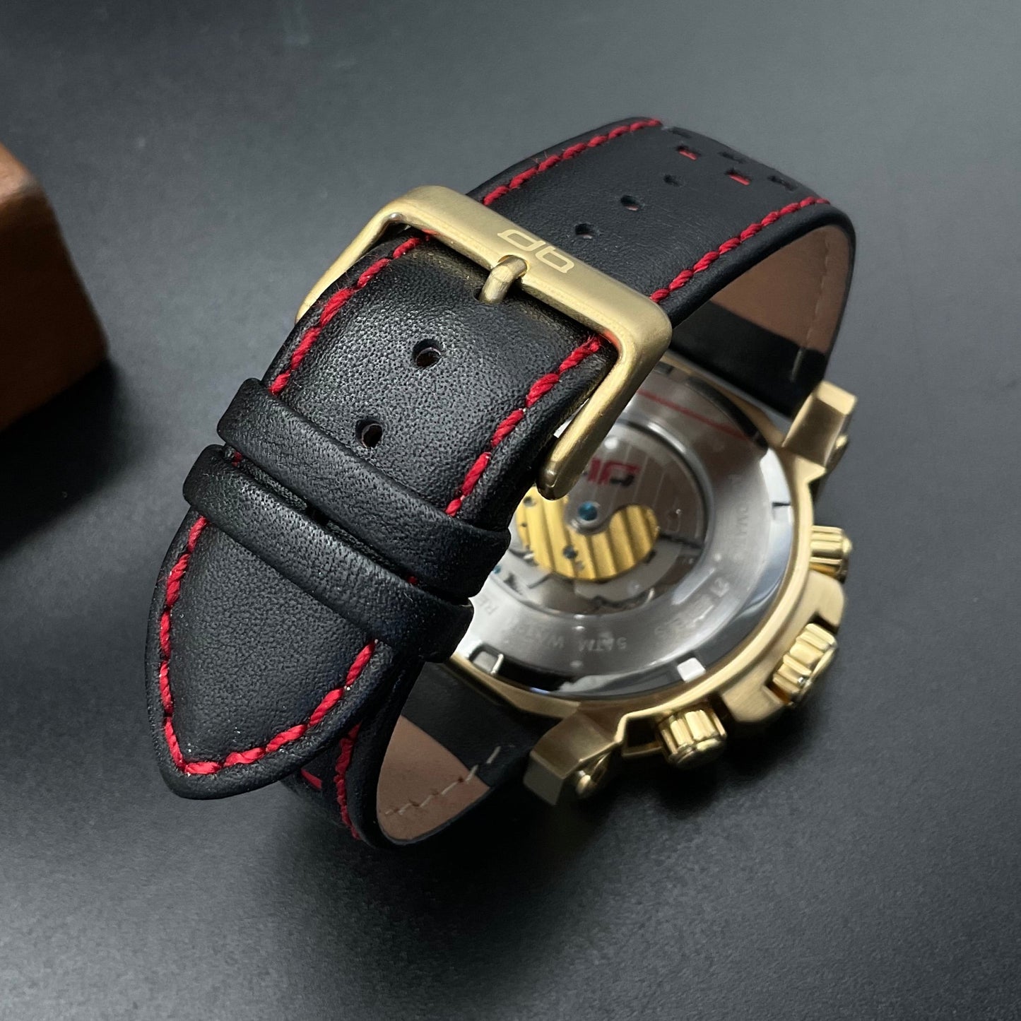 Gold-rote DeLorean Uhr DL05-1073