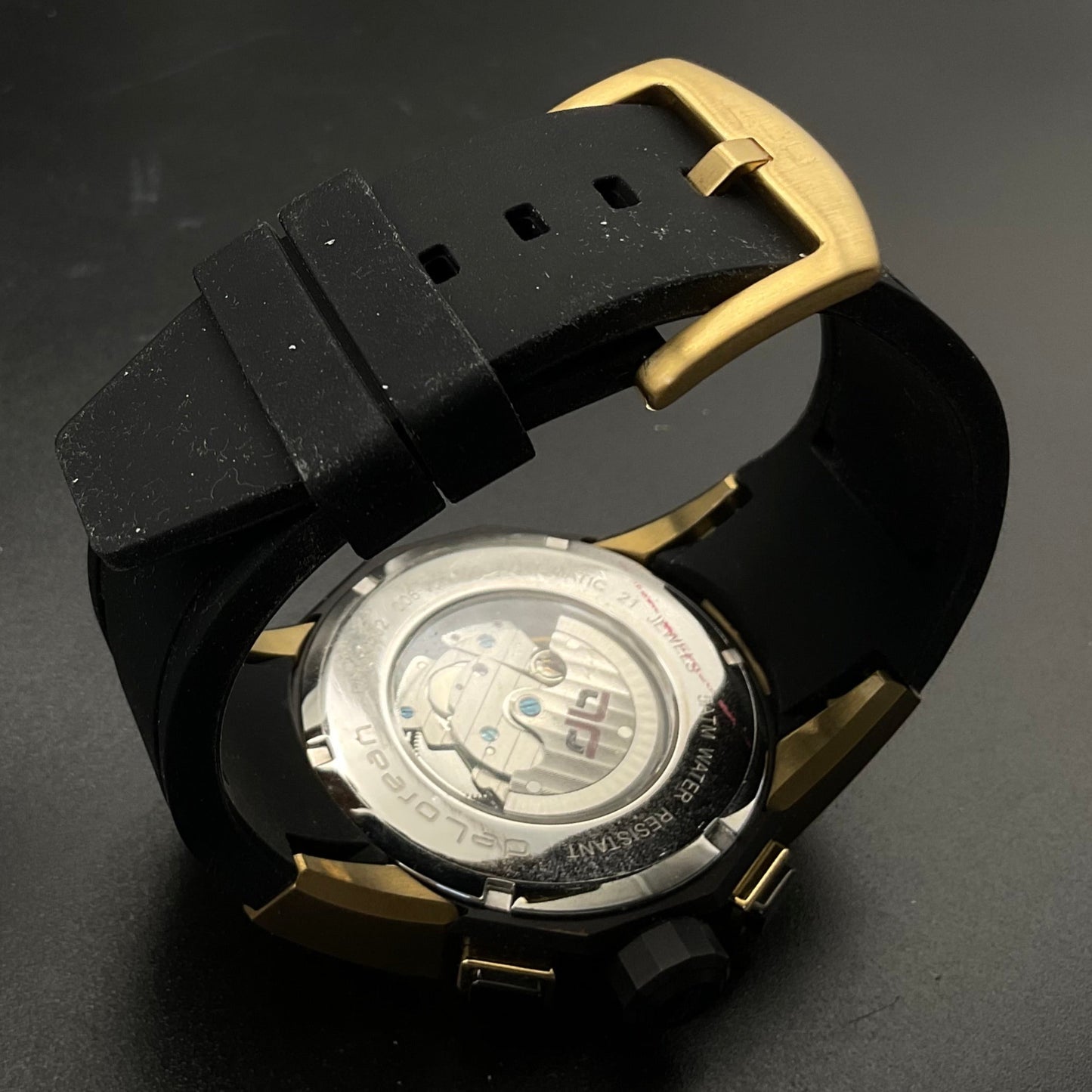 Schwarz-Goldene deLorean Uhr DL05-9602