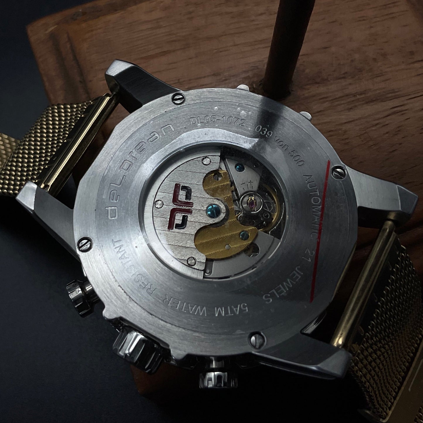 Silber,Gold und gelb farbige deLorean Uhr DL05-1072