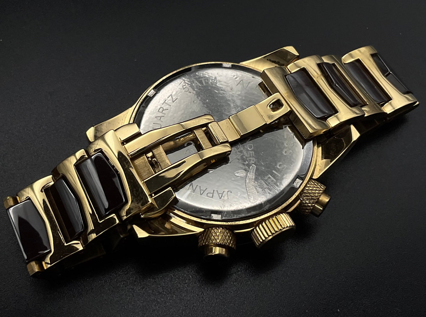 Gold-braune Alexander Milton Uhr