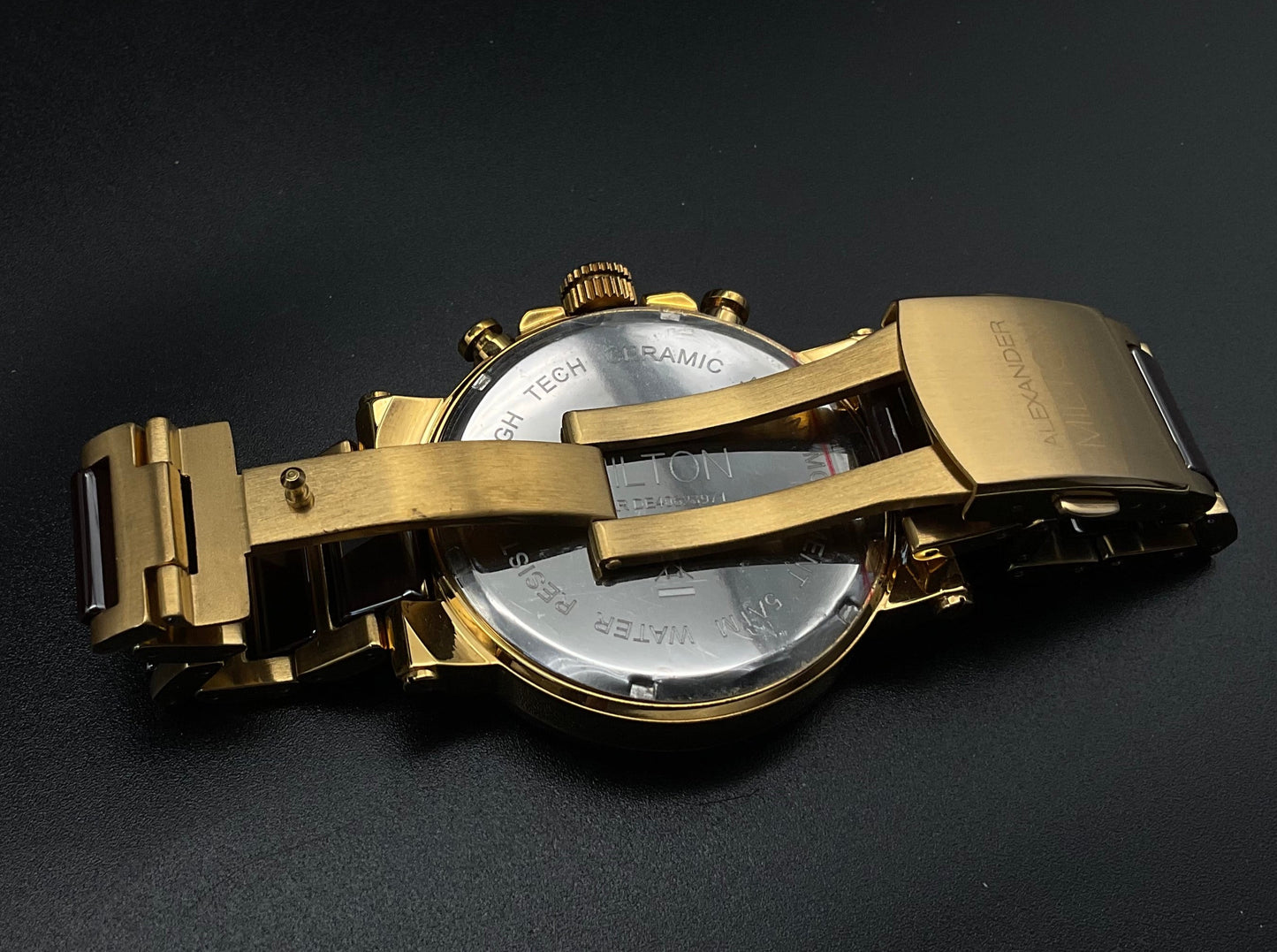 Gold-braune Alexander Milton Uhr