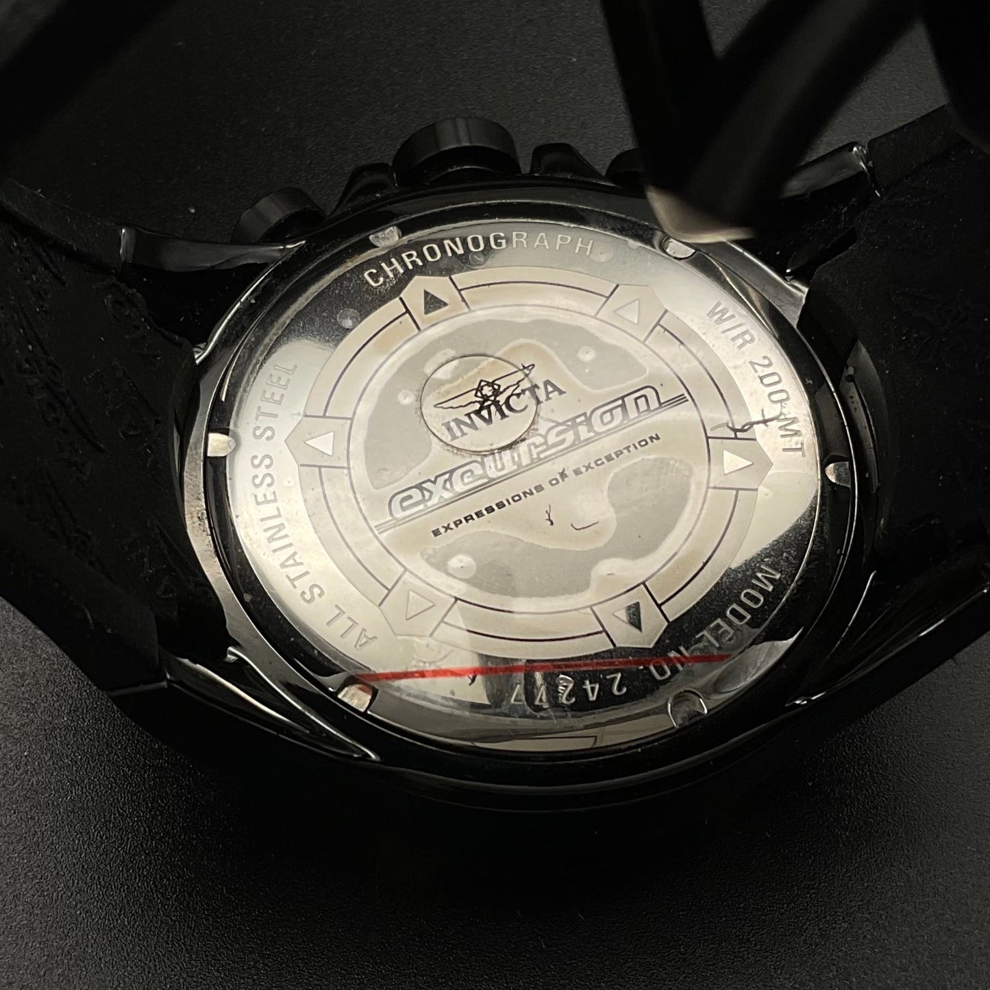 Gold-schwarze Invicta 24277 Uhr