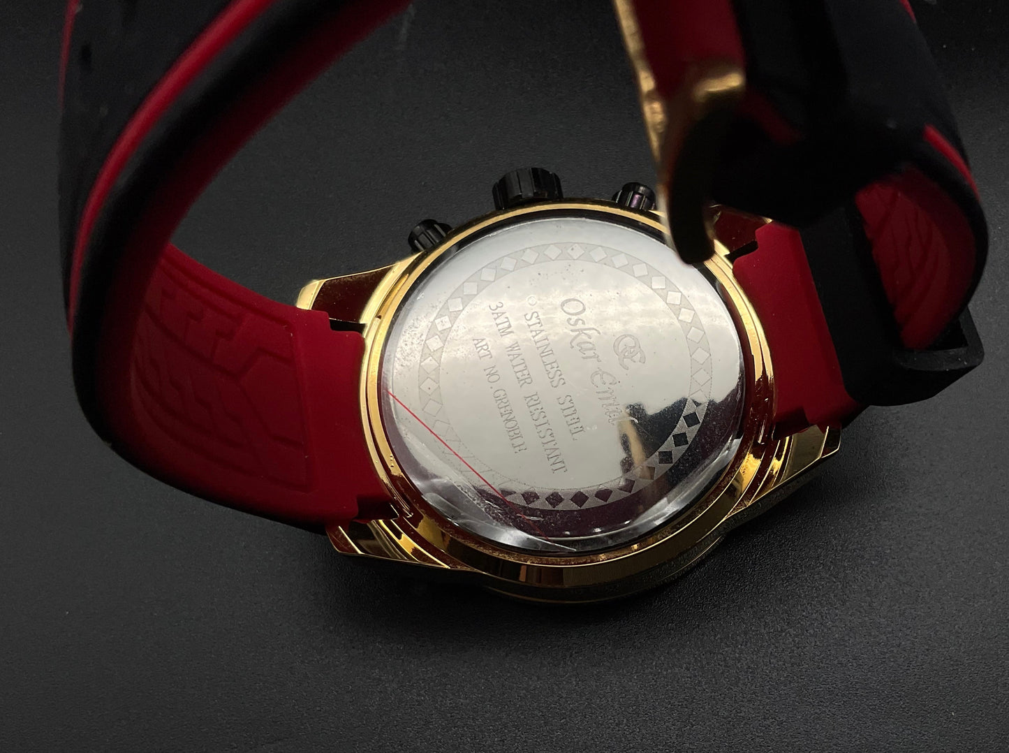 Gold-schwarze Oskar Emil Uhr