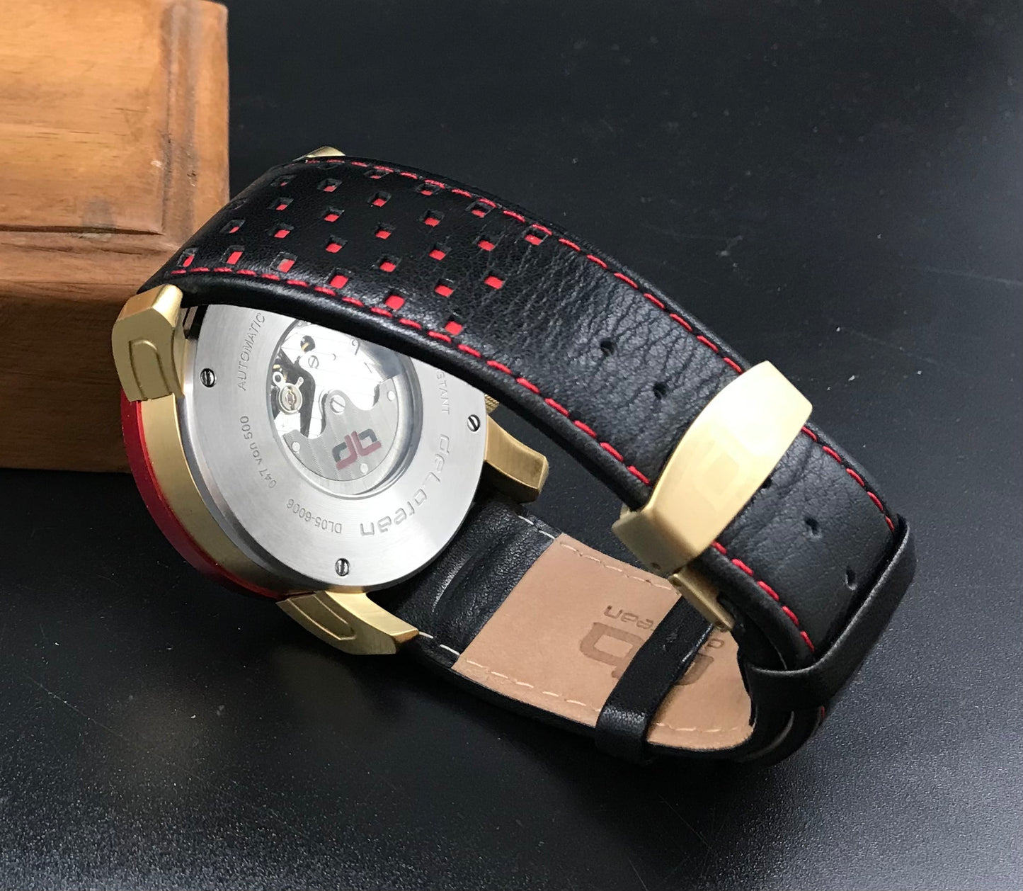 DeLorean Uhr in Gold-rot