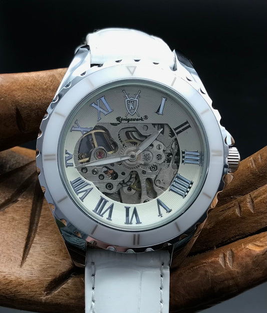 Weiß-silberne Königswerk Uhr