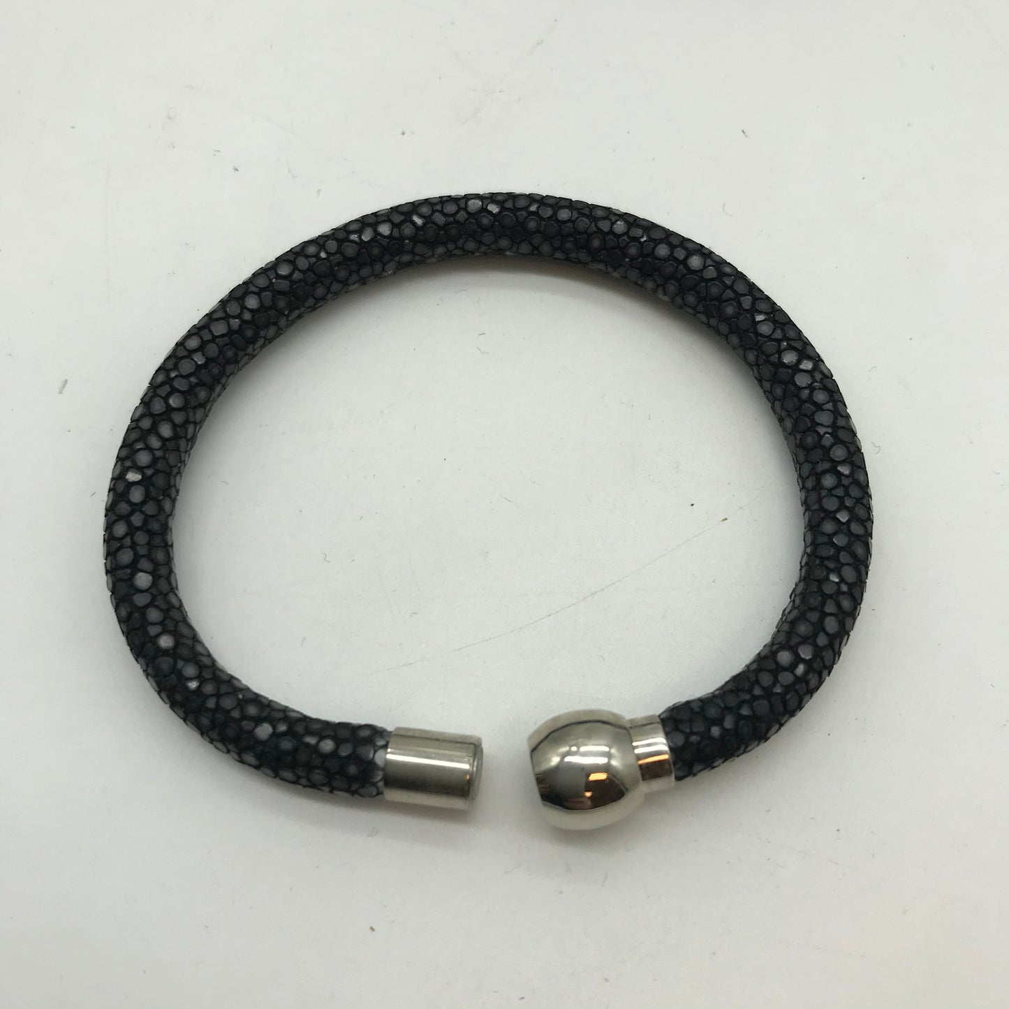 Modeschmuck Armreifen 2 Stück, schwarz und kaki glitzerfarbend