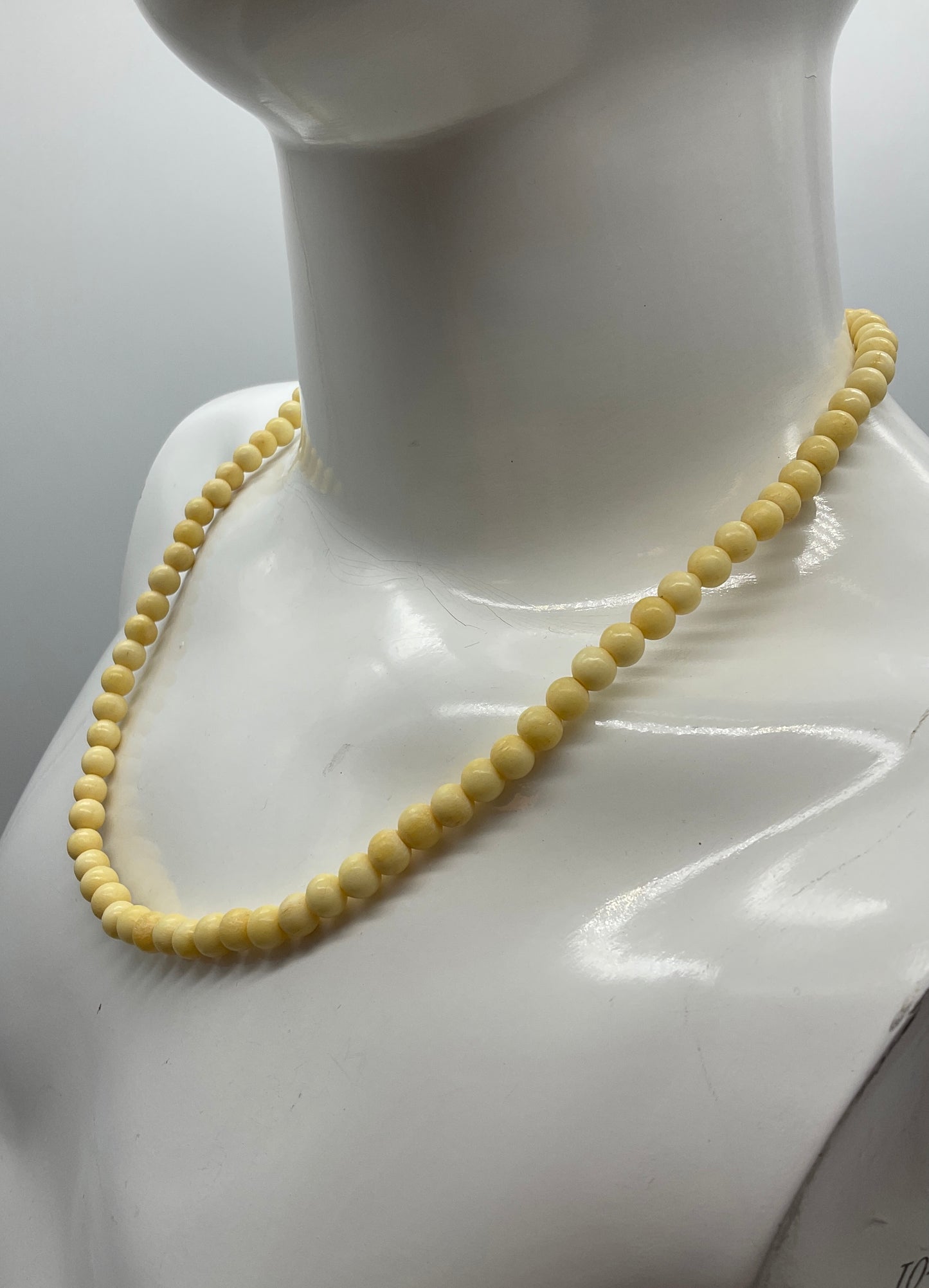 Modeschmuck Perlenkette, beige Creme farbend