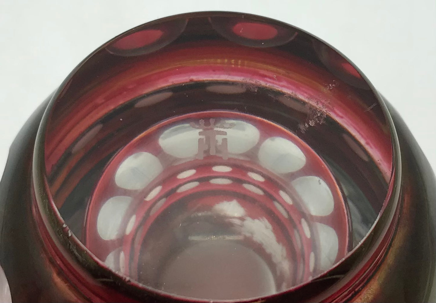 Dekorglas Bleikristall Glas/Vase Rot gefärbt mit Goldrand handgeschliffen, Lieckel