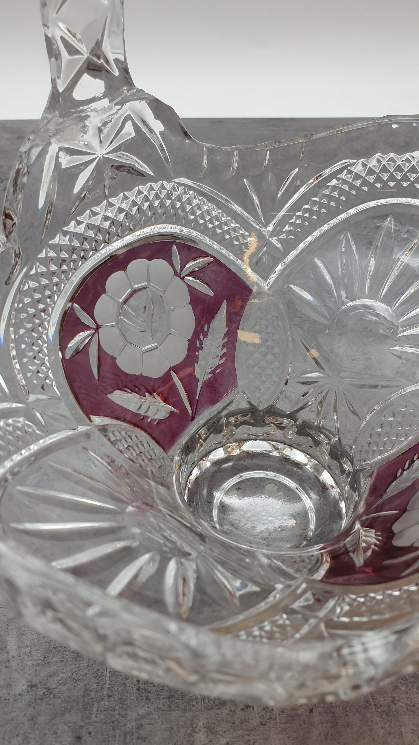 Gebäckschale-Konfektschale mit Griff/Henkel aus Glas"Anna Hütte"Bleikristall-Blumenmotiv, rot
