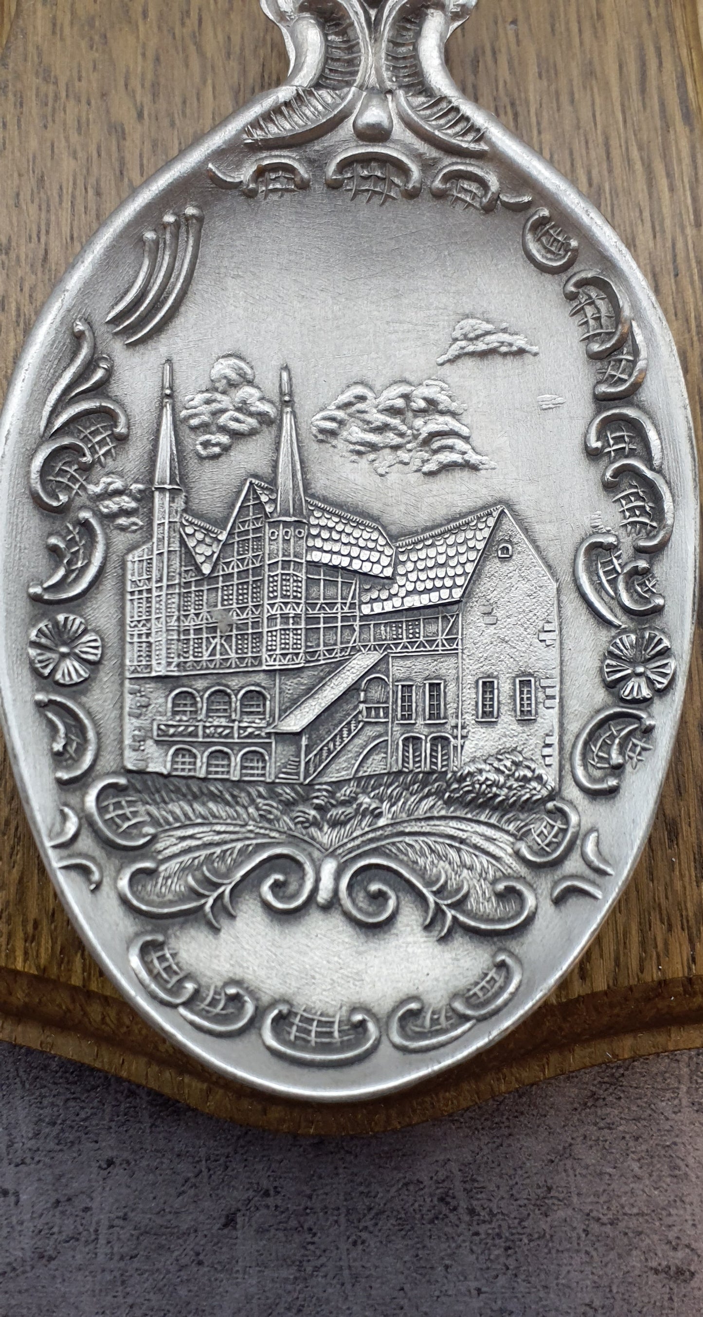 Frieling Zinn Jahreslöffel 1987 mit Holzbrett - Sammellöffel