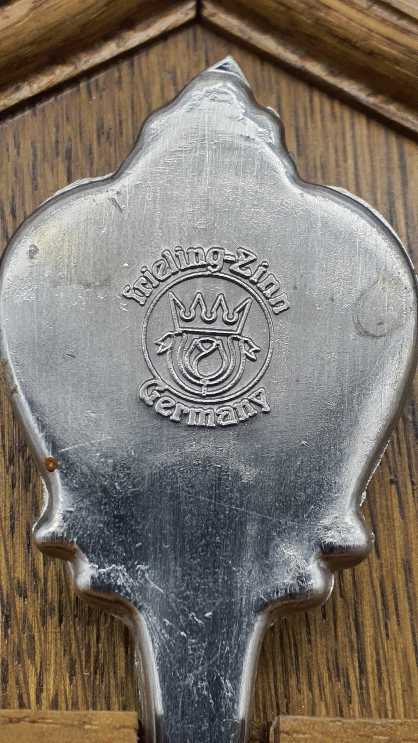 Frieling Zinn Jahreslöffel 1987 mit Holzbrett - Sammellöffel