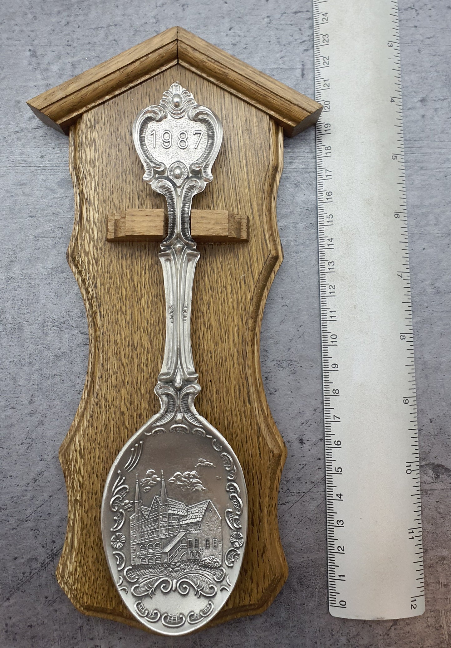 Frieling Zinn Jahreslöffel 1987 mit Holzbrett - Sammellöffel