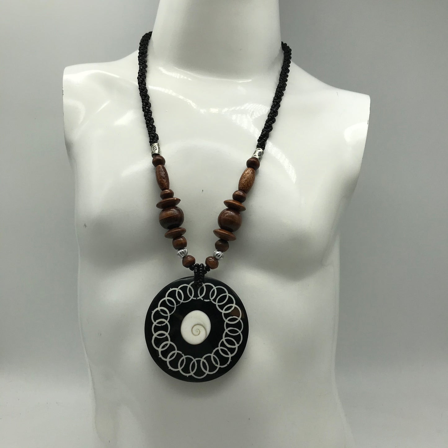 3 x Kette aus Holz und Perlen,schwarz und weiß, Afrikanischer Look, runde Anhänger,