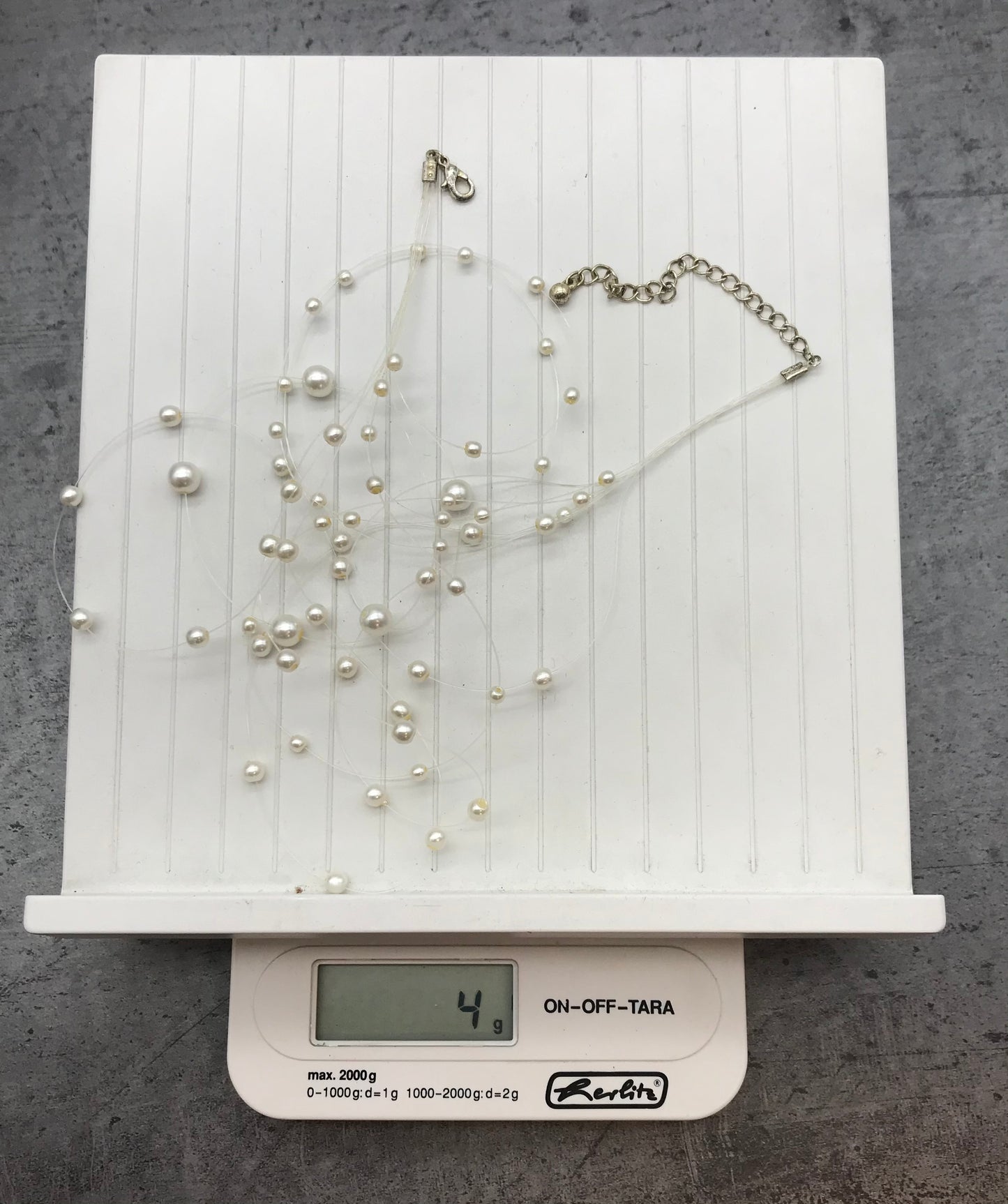 Modeschmuck Kette, feine Perlen, creme/weiß