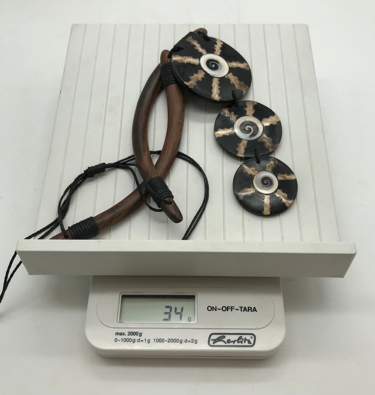 Kette aus Holz, Afrikanischer Look, runde Anhänger, Muschelmotiv