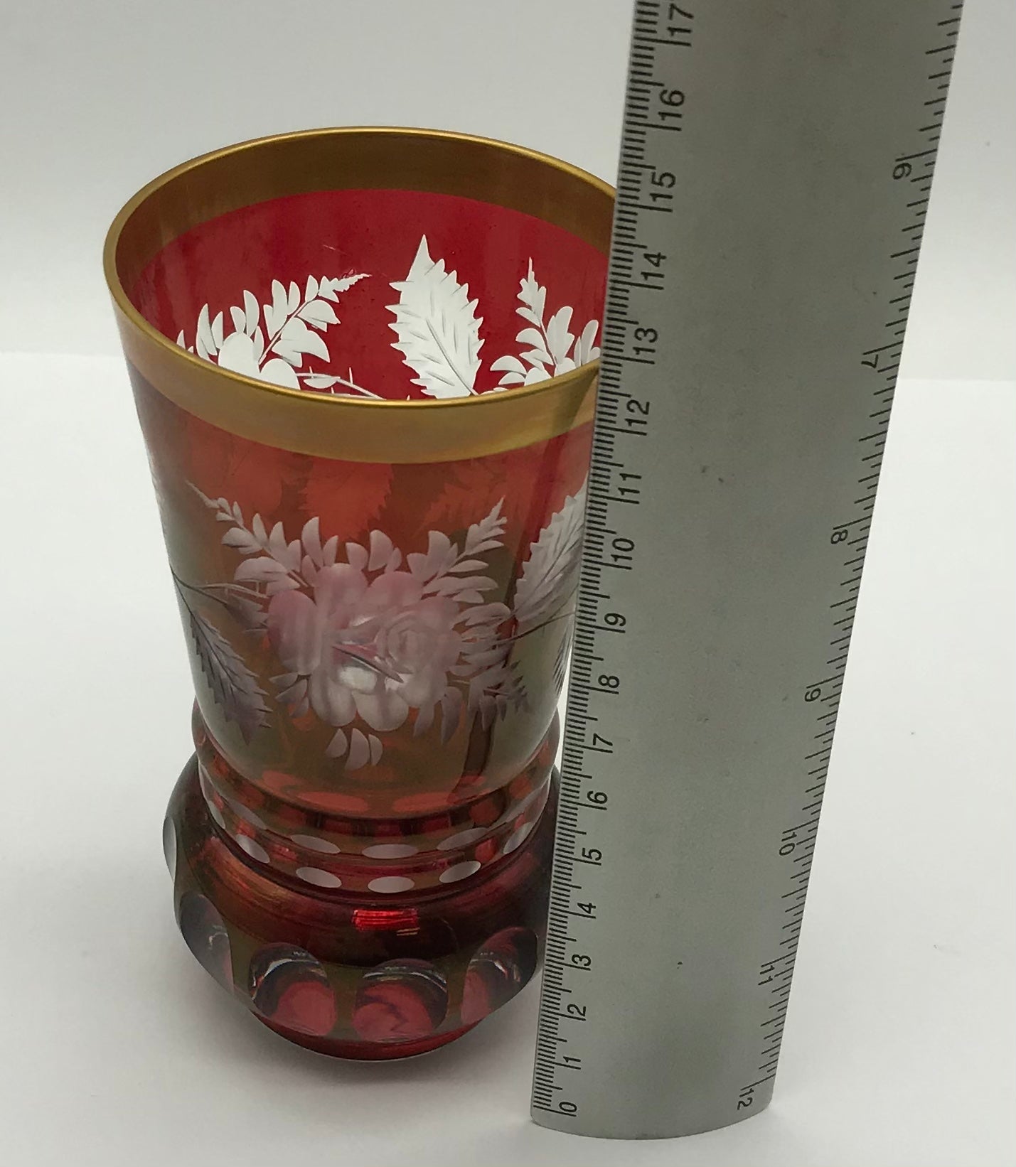 Dekorglas Bleikristall Glas/Vase Rot gefärbt mit Goldrand handgeschliffen, Lieckel