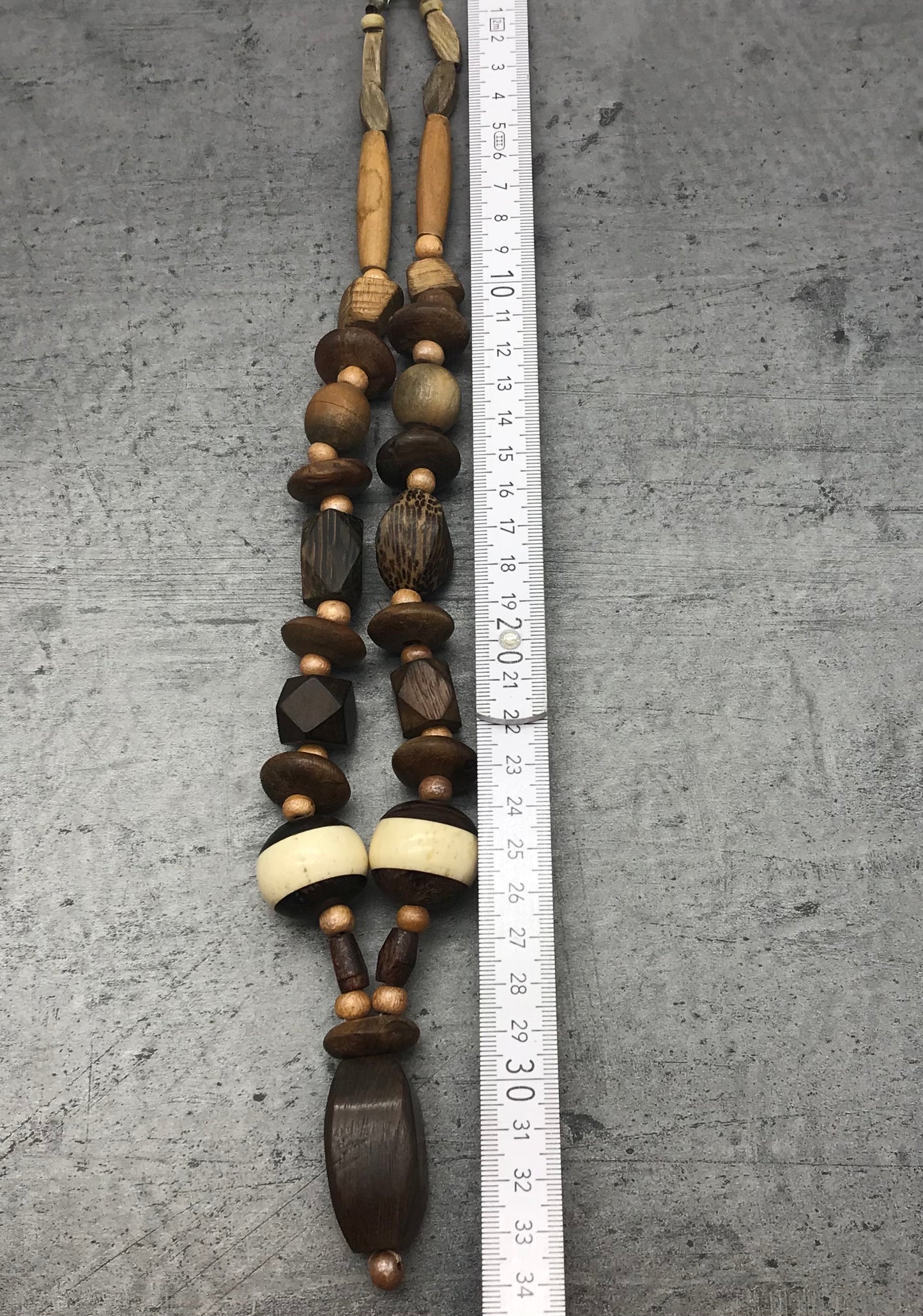 Dekorative Kette, Kette mit Perlen, holz