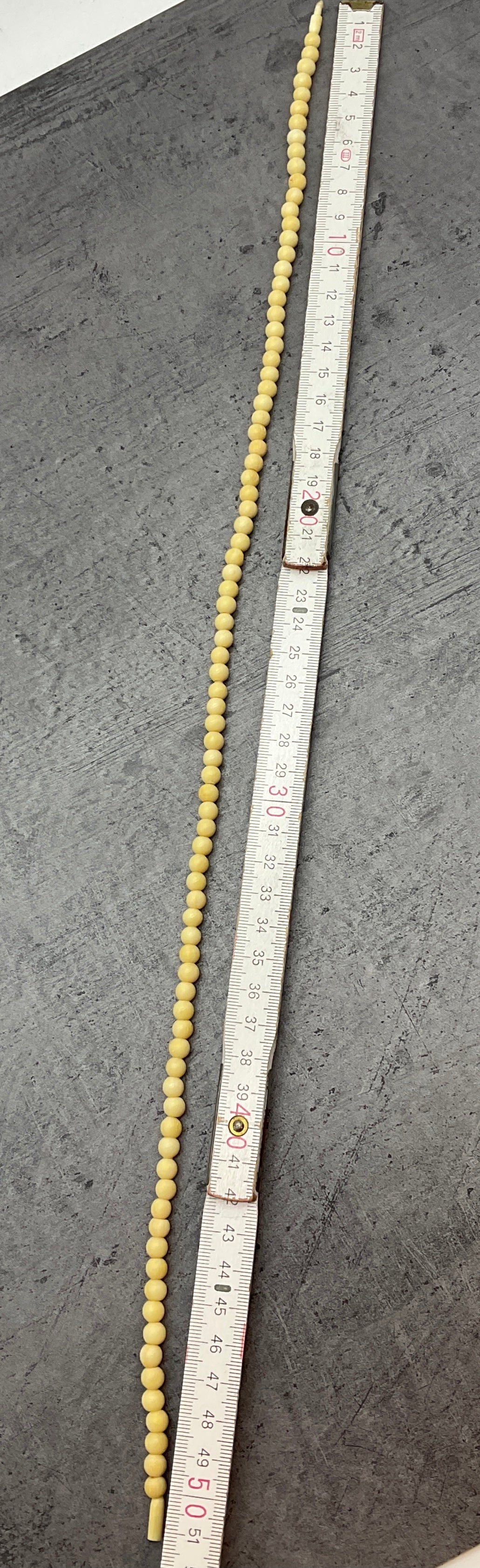 Modeschmuck Perlenkette, beige Creme farbend