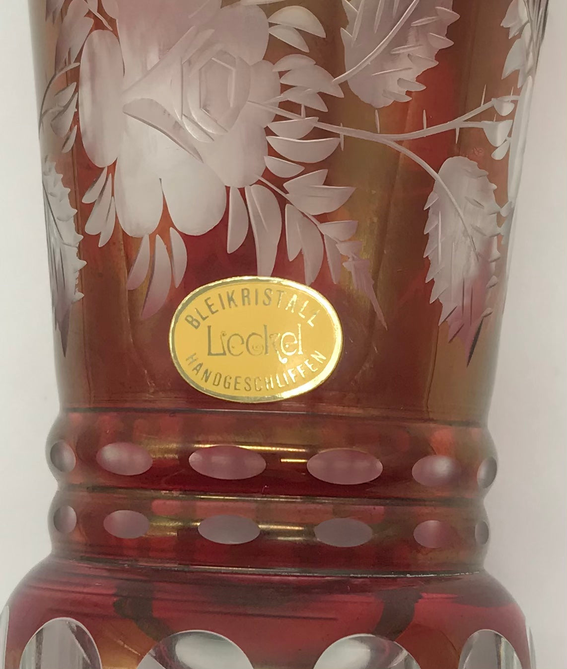 Dekorglas Bleikristall Glas/Vase Rot gefärbt mit Goldrand handgeschliffen, Lieckel