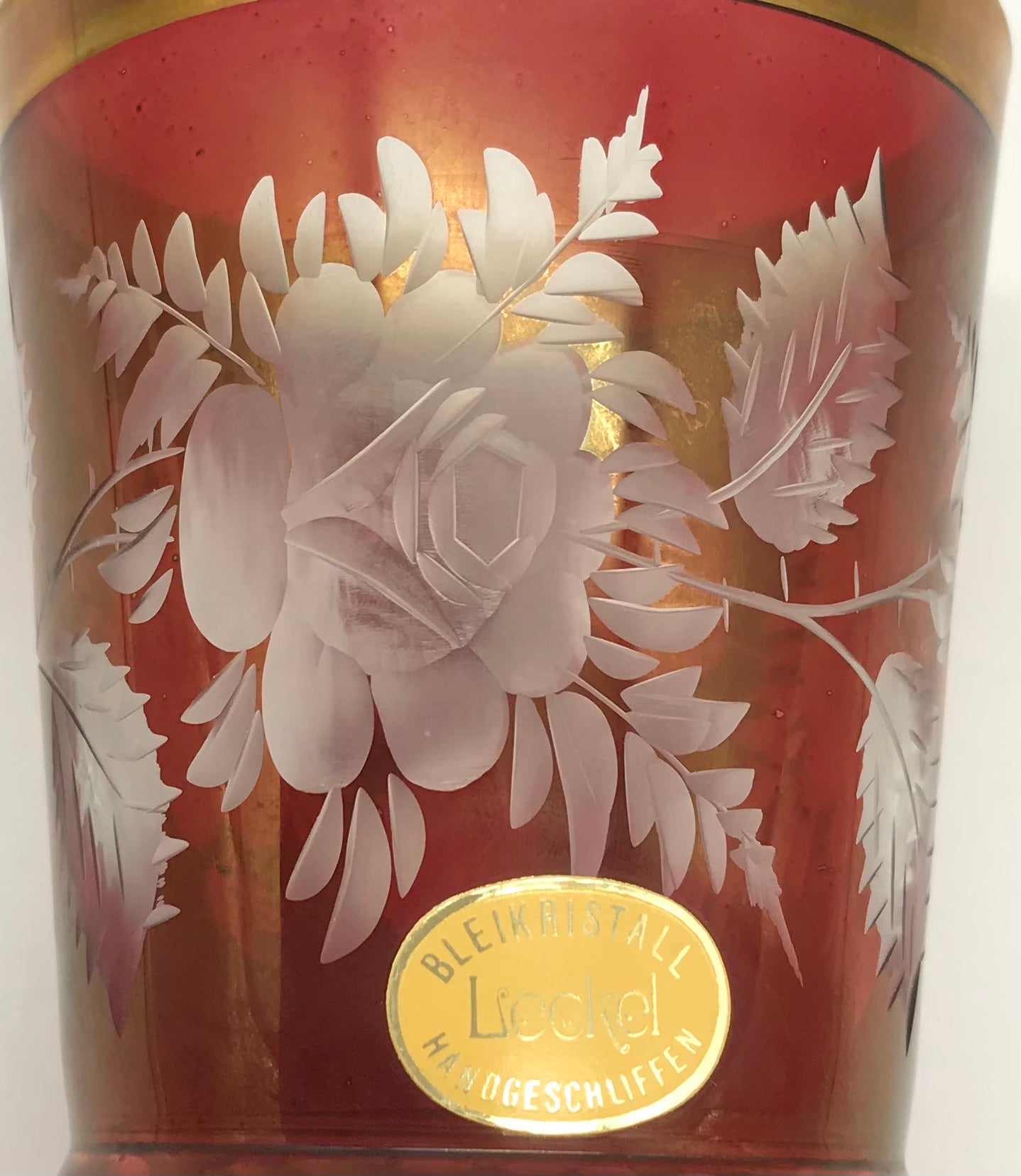 Dekorglas Bleikristall Glas/Vase Rot gefärbt mit Goldrand handgeschliffen, Lieckel