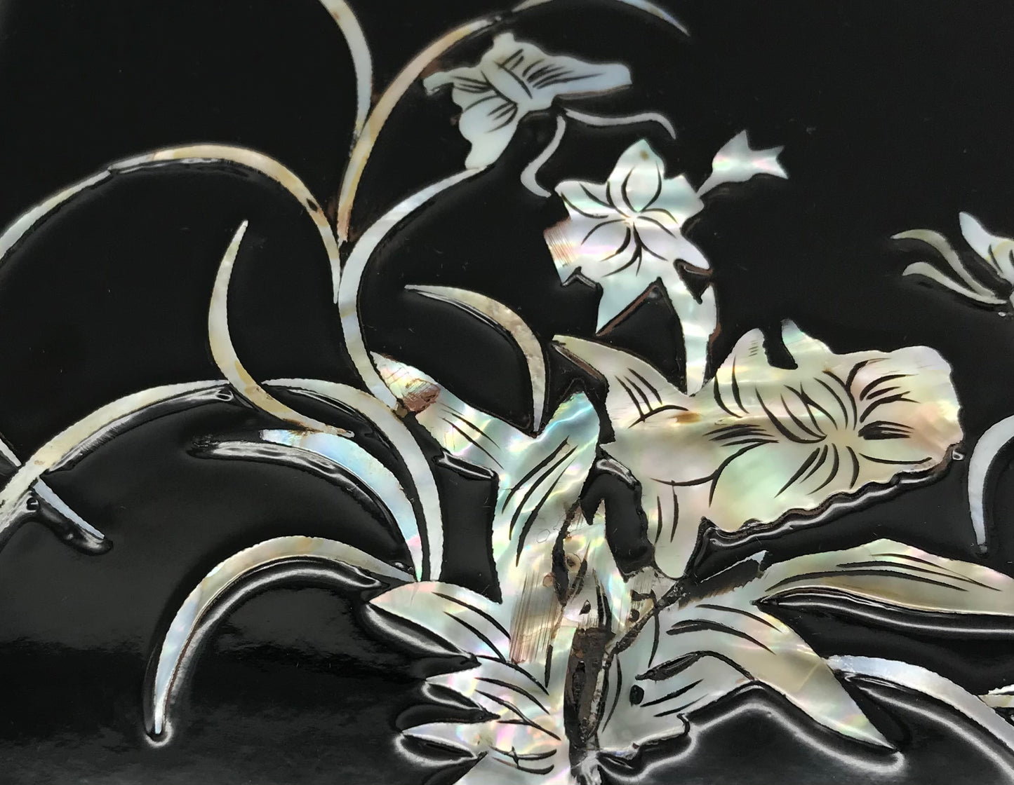 Schmuckkästchen schwarz Lack mit Perlmutt Blume
