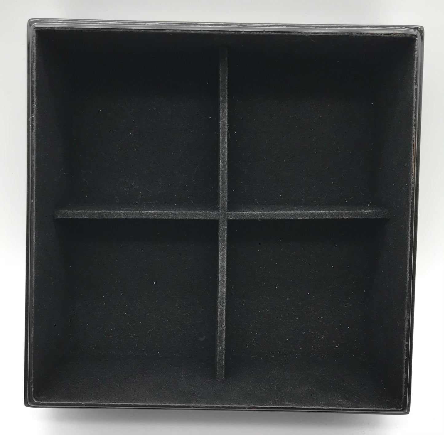 Schmuckkästchen schwarz Lack mit Perlmutt Blume