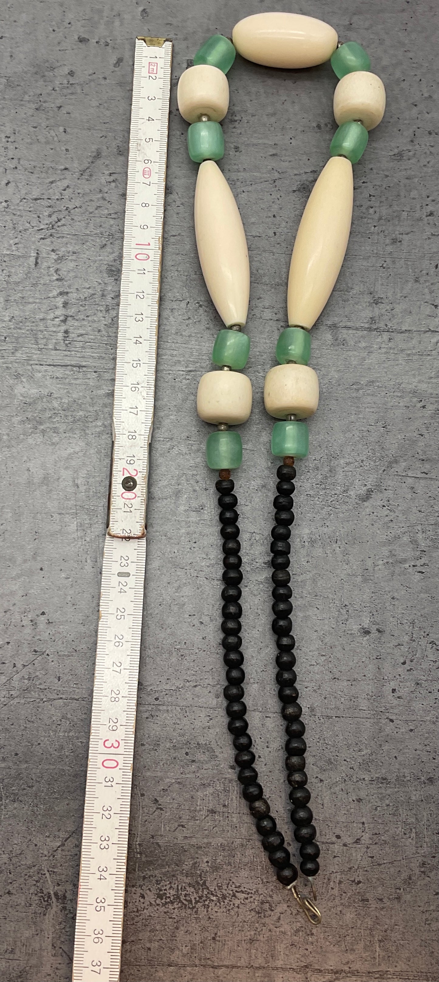Dekorative Kette, Kette mit Perlen, creme, türkis, schwarz farben