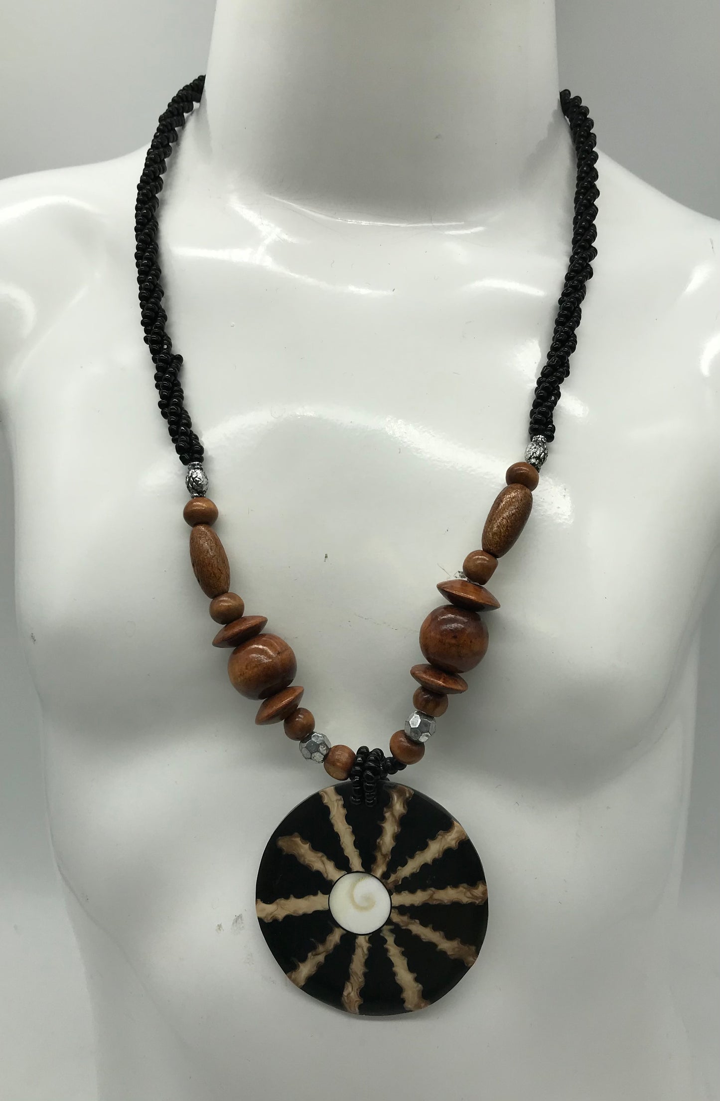 3 x Kette aus Holz,schwarz und weiß, Afrikanischer Look, runde Anhänger, Muschelmotiv