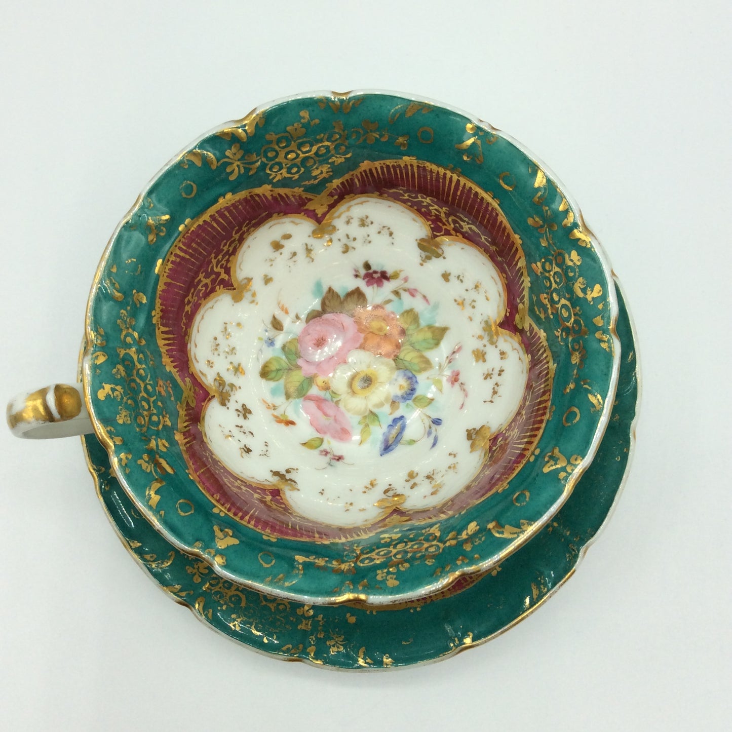 Große Sammeltasse mit Unterteller, Blumenmotiv